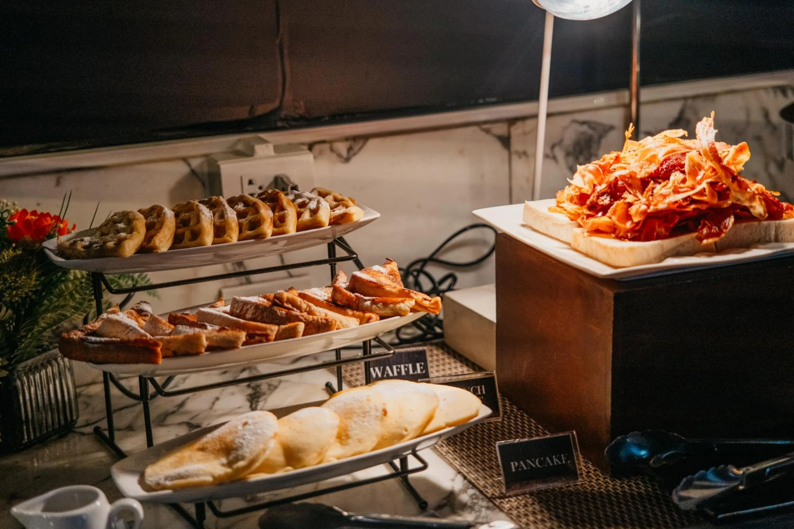 Breakfast in 1898 Hotel Colonia En Las Filipinas