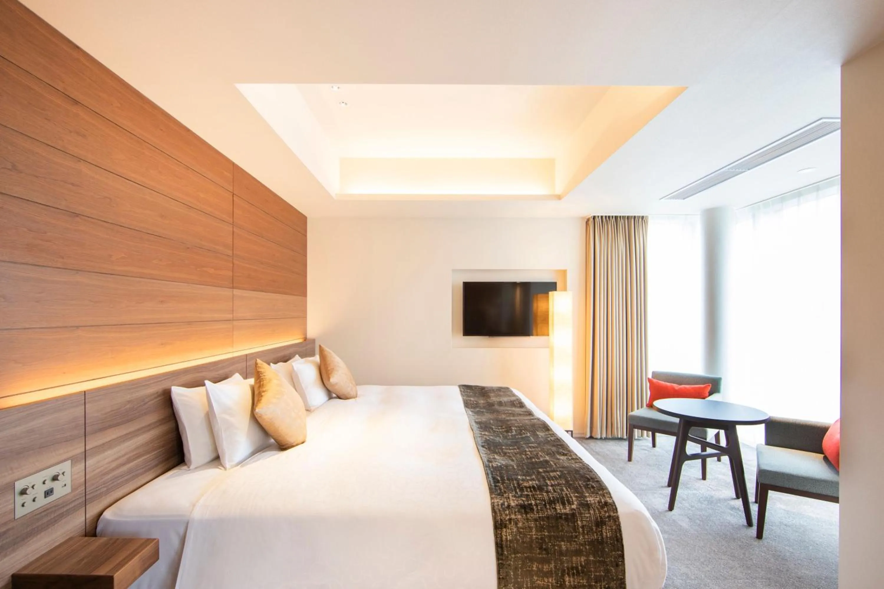 Photo of the whole room, Bed in karaksa hotel premier Tokyo Ginza