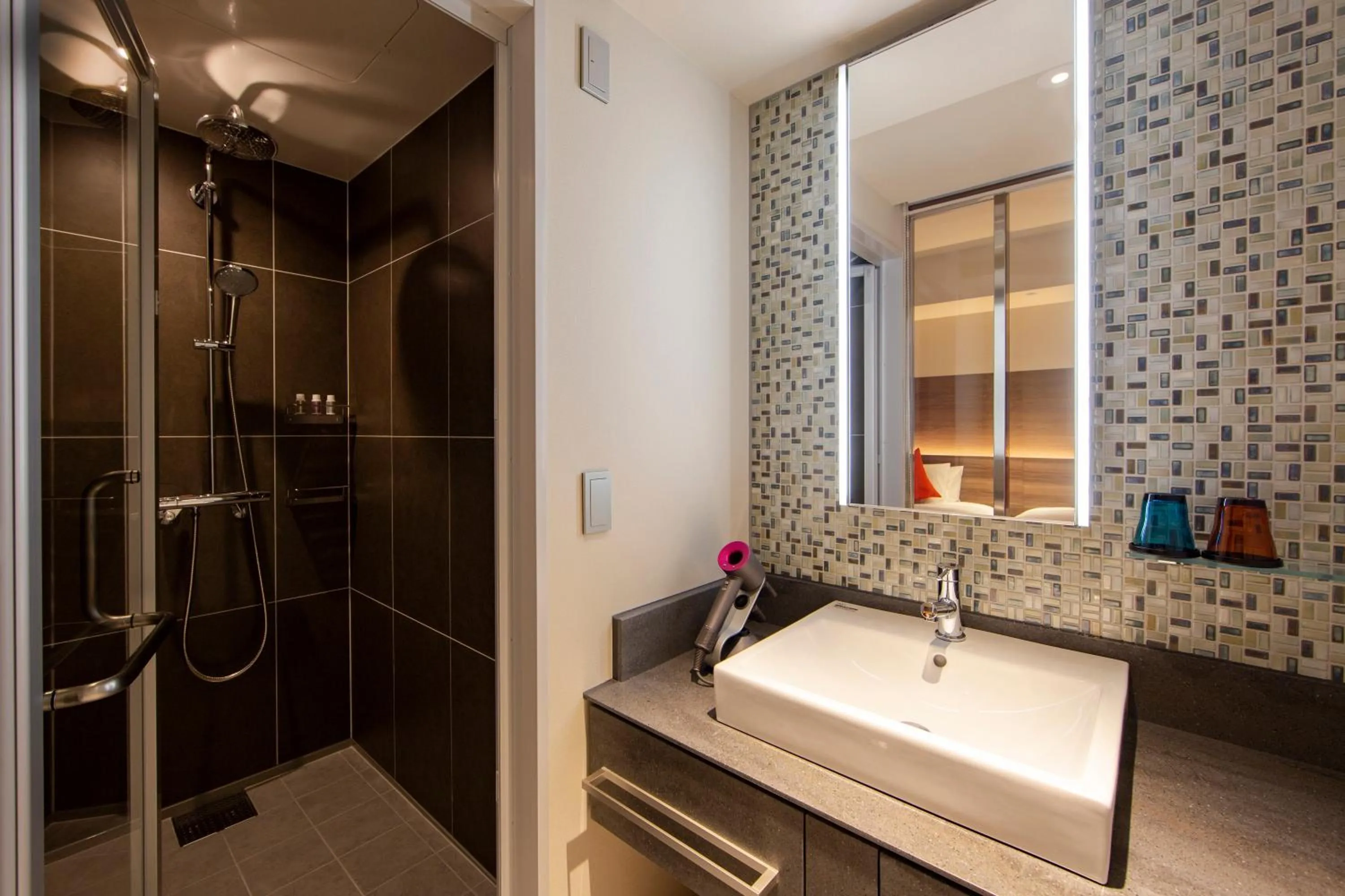 Shower in karaksa hotel premier Tokyo Ginza