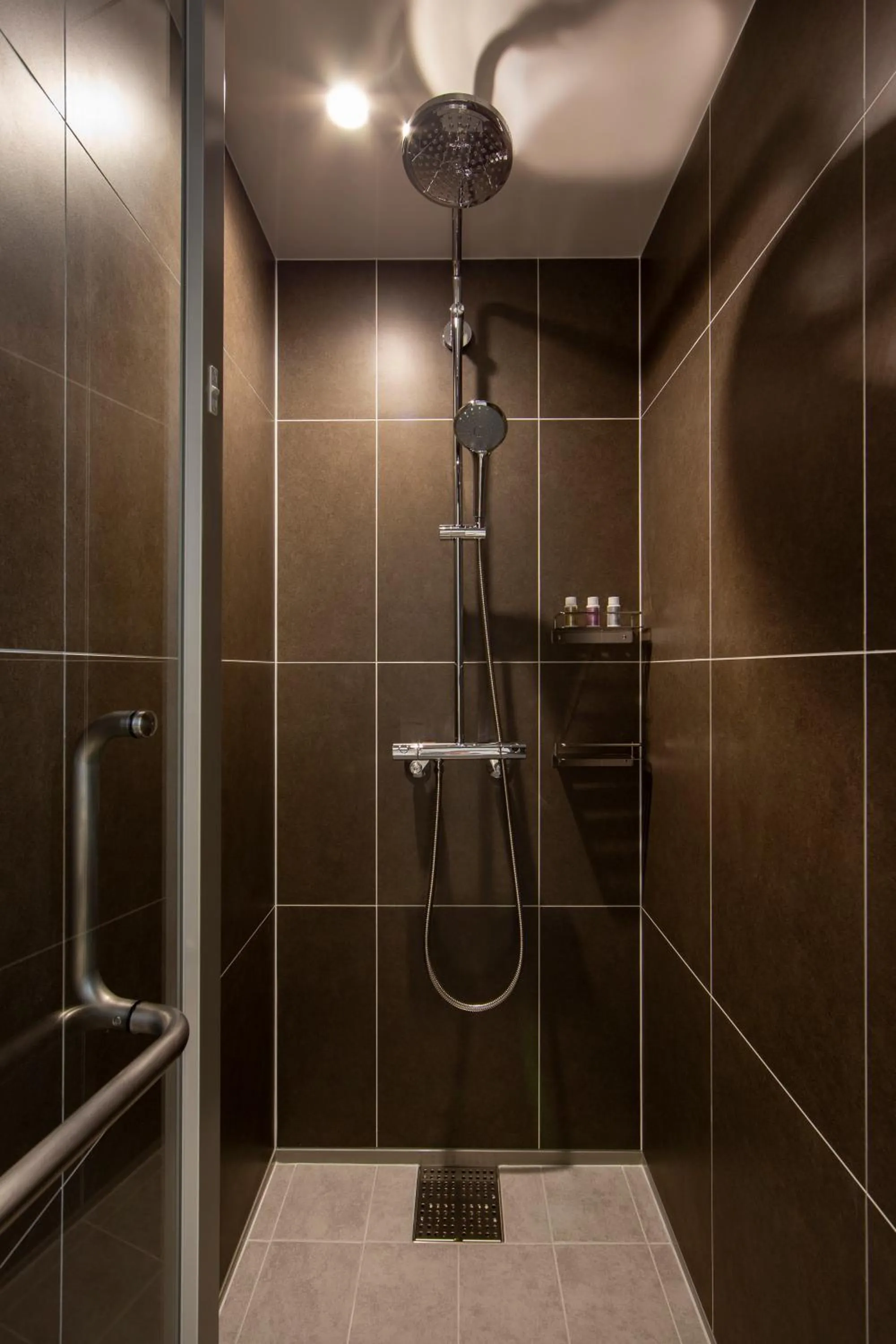 Shower in karaksa hotel premier Tokyo Ginza