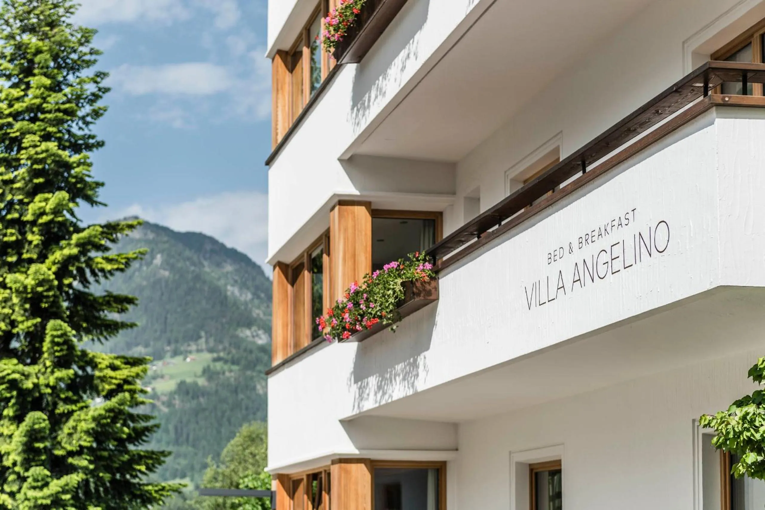 Facade/entrance in B&B Villa Angelino