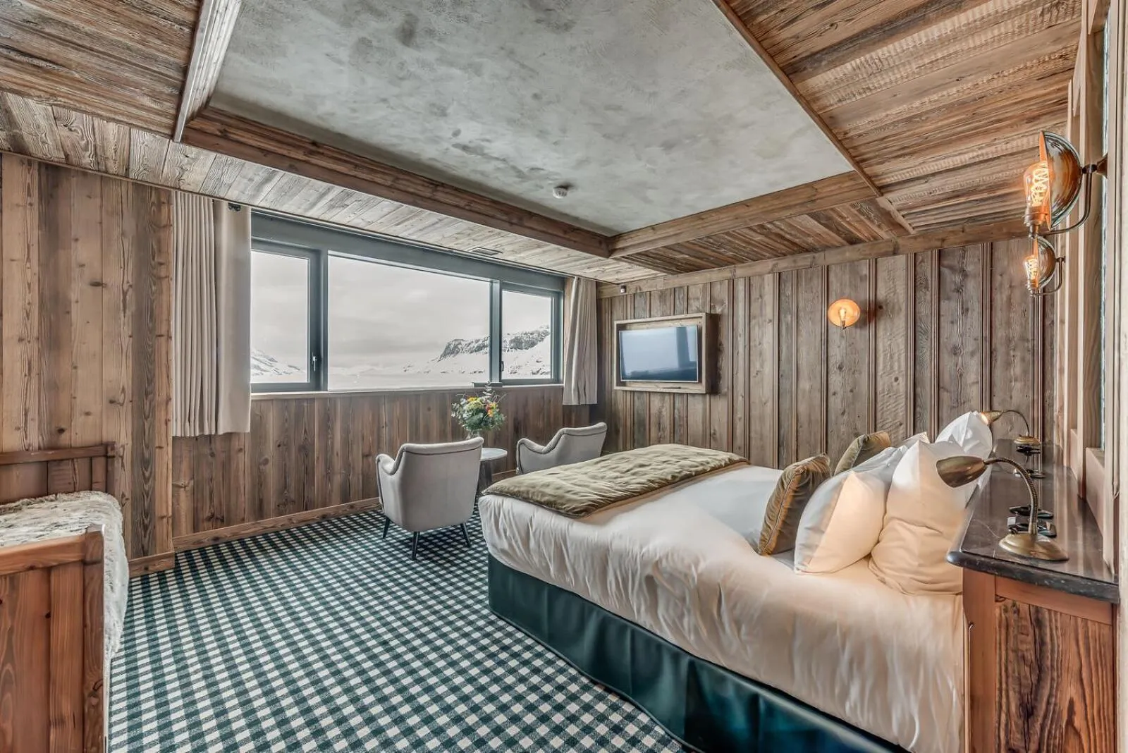 Bedroom, Bed in Le Refuge de Solaise - 2551 m Altitude