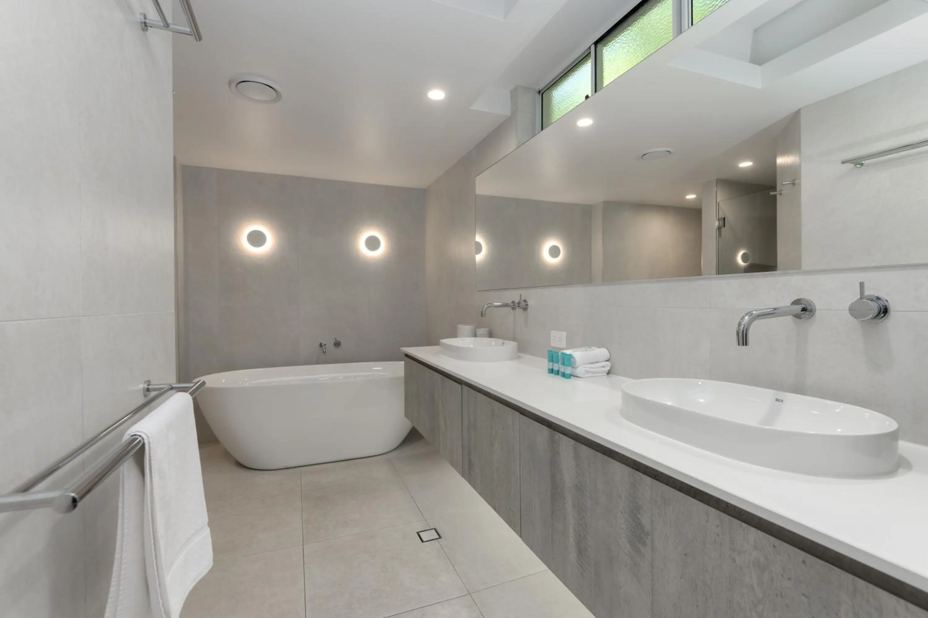 Bathroom in Mandalay Luxury Beachfront Apartments