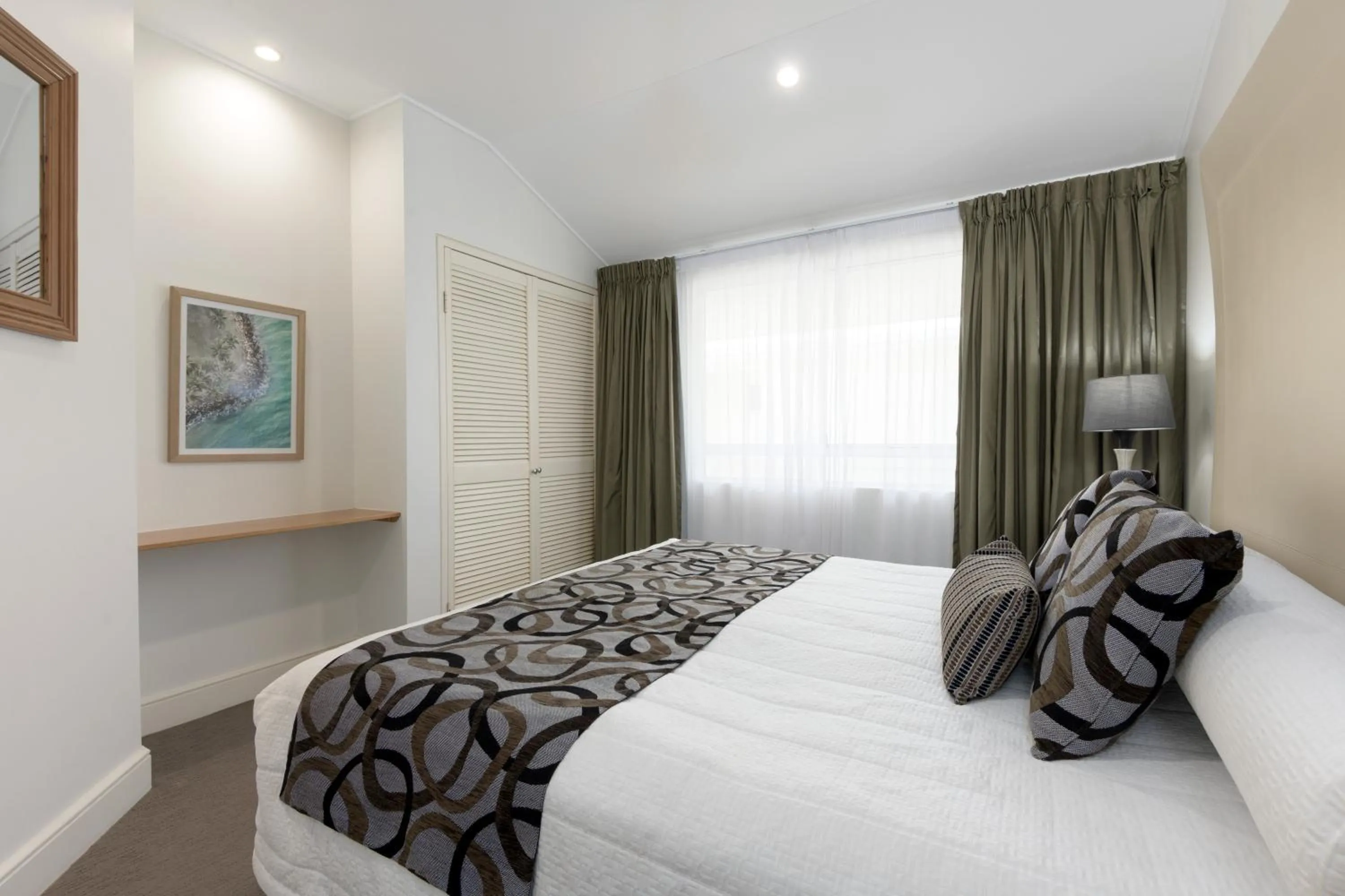 Bedroom, Bed in Mandalay Luxury Beachfront Apartments