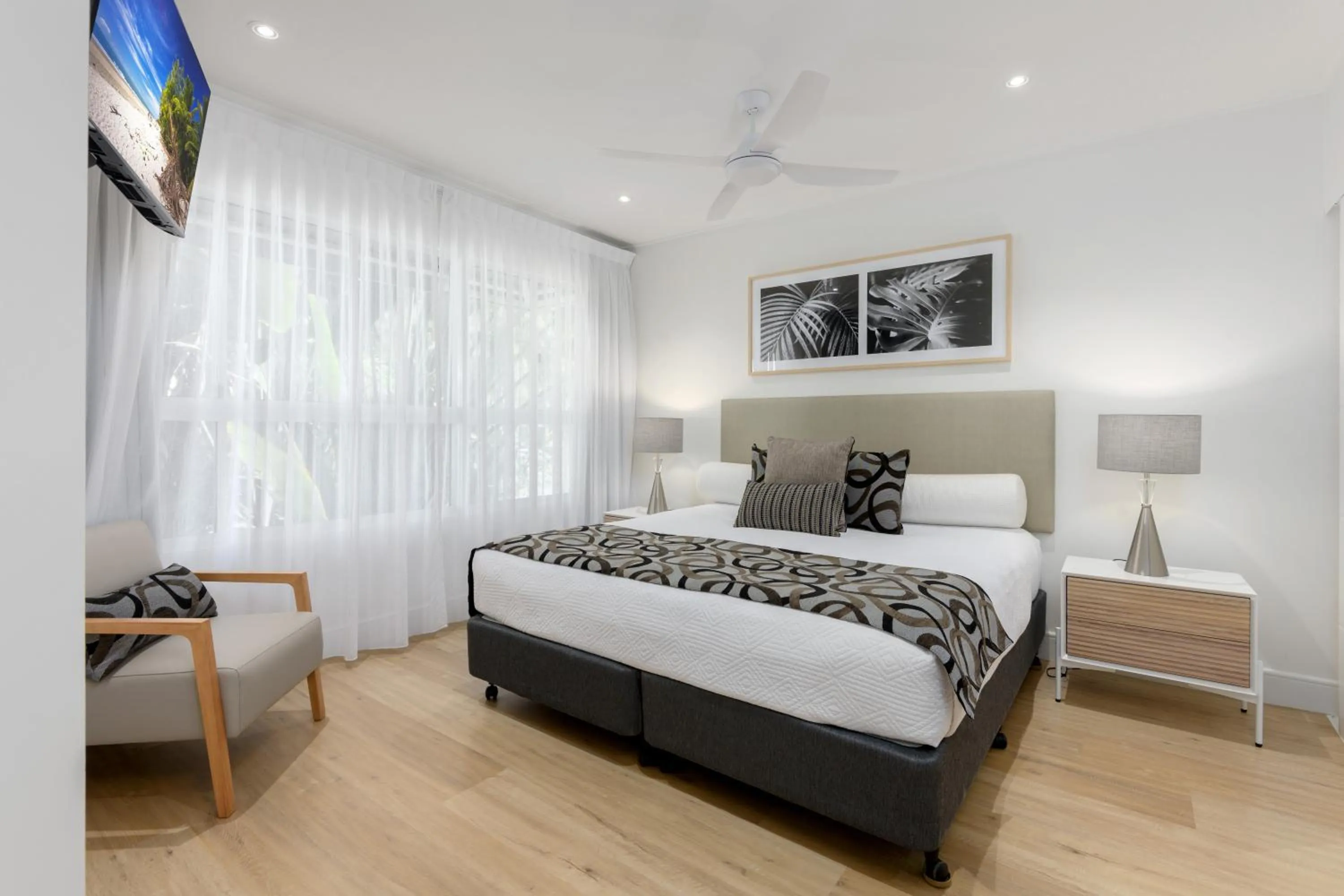 Bedroom, Bed in Mandalay Luxury Beachfront Apartments