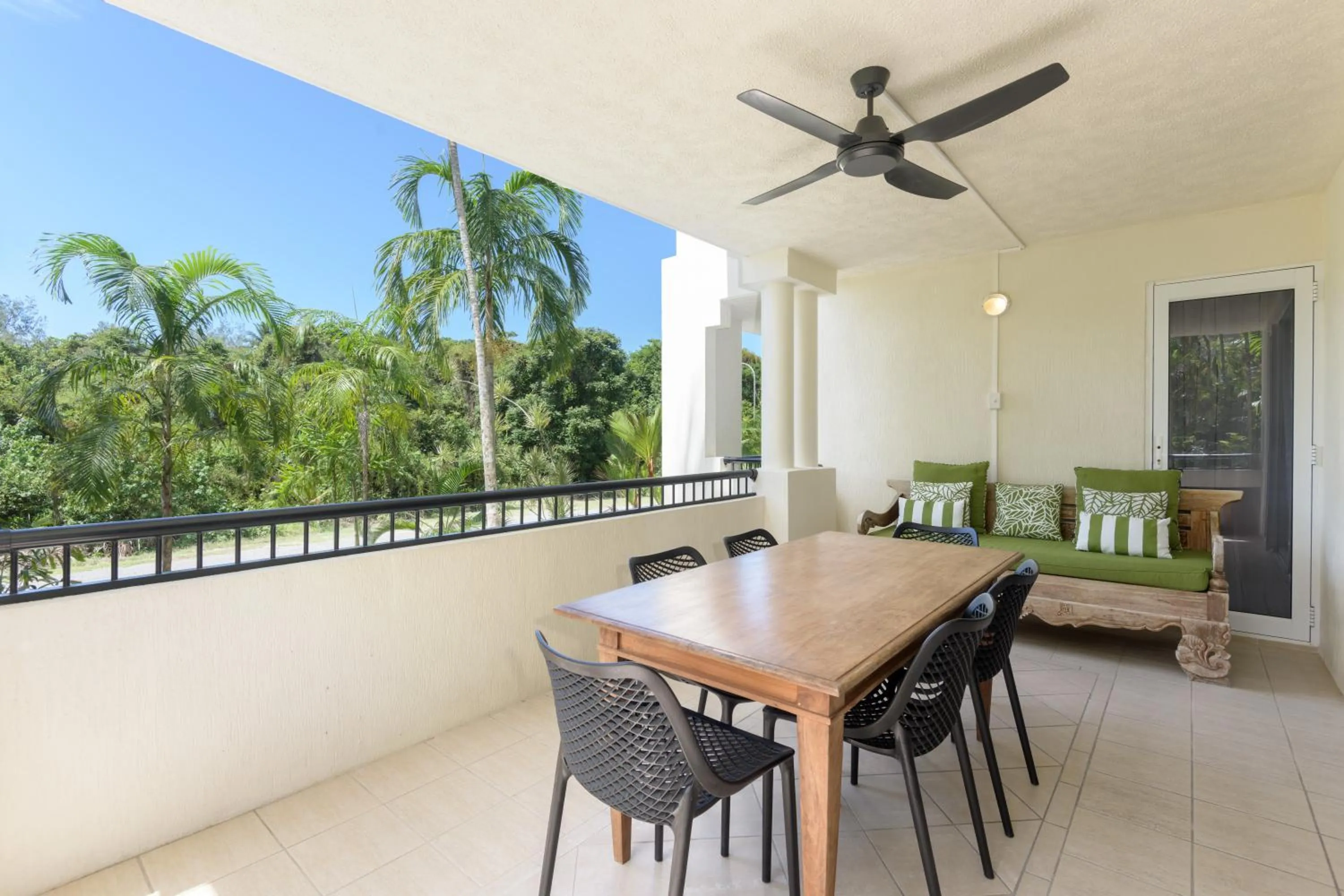 Balcony/Terrace in Mandalay Luxury Beachfront Apartments