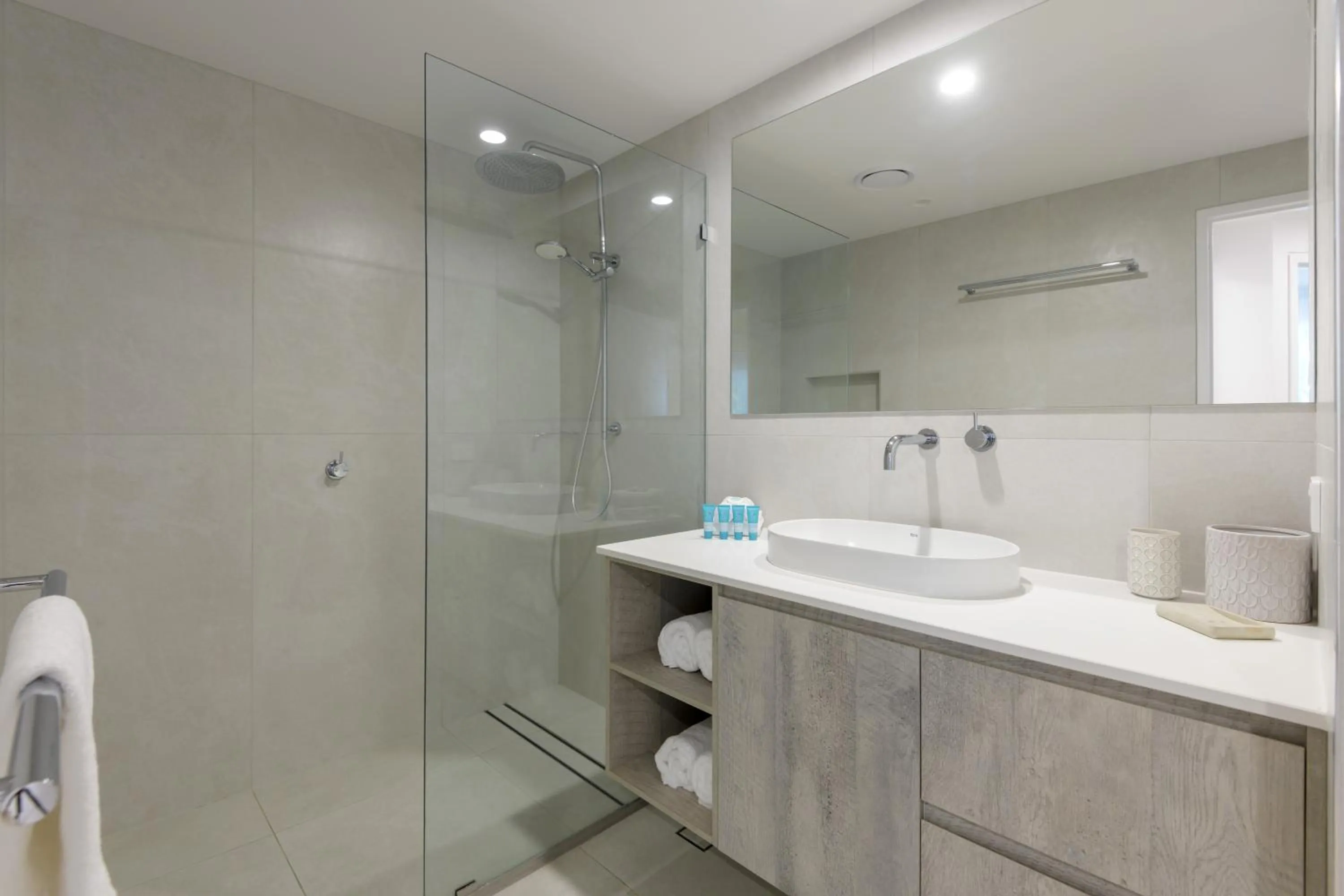 Bathroom in Mandalay Luxury Beachfront Apartments