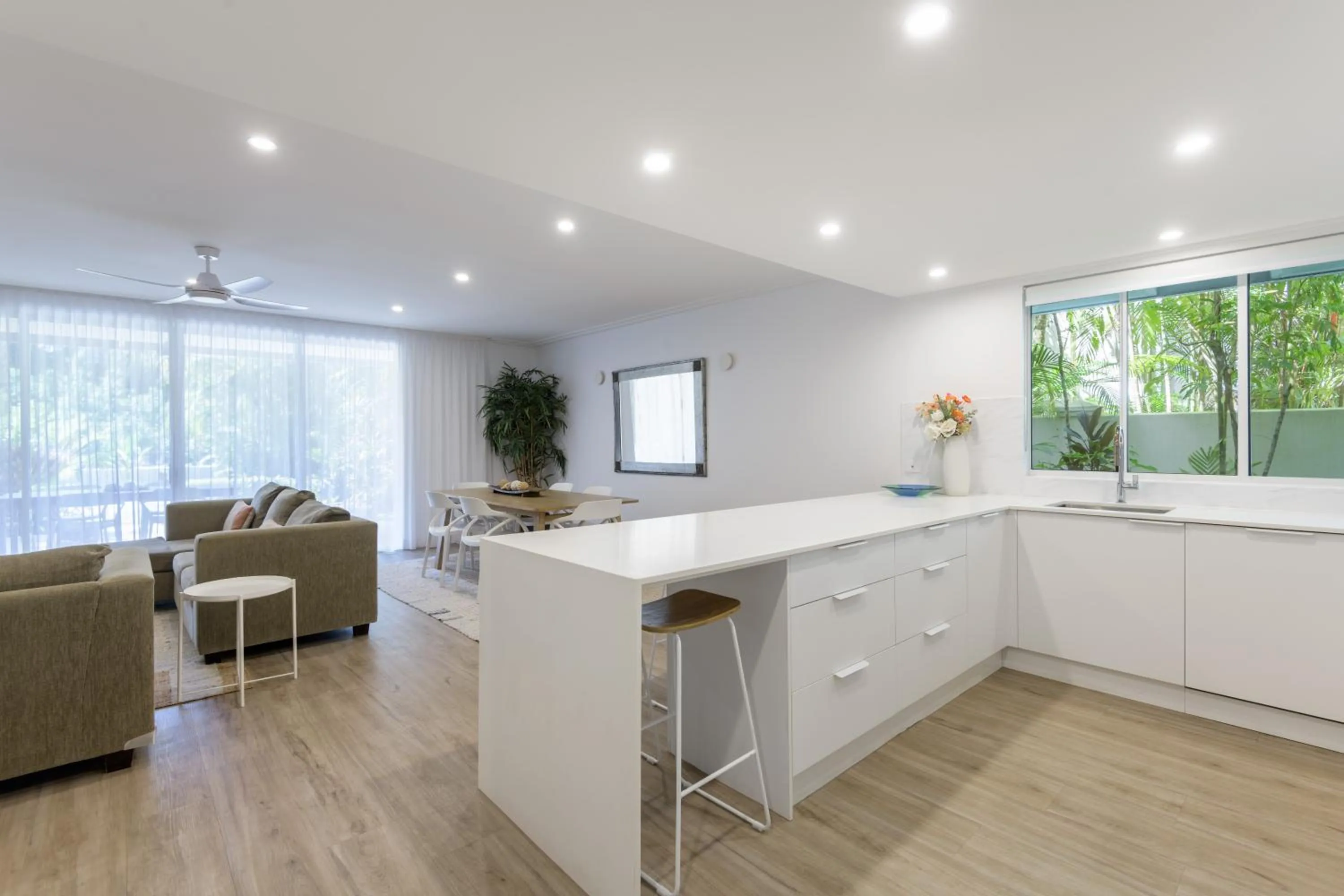 Kitchen or kitchenette in Mandalay Luxury Beachfront Apartments