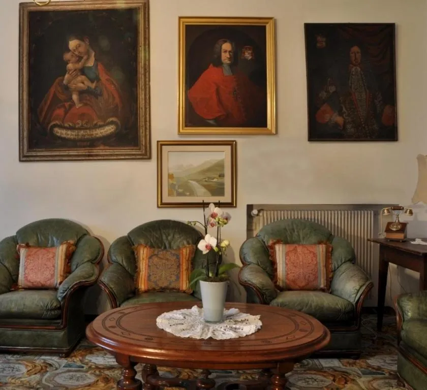 Decorative detail in Hotel Ansitz Kandelburg