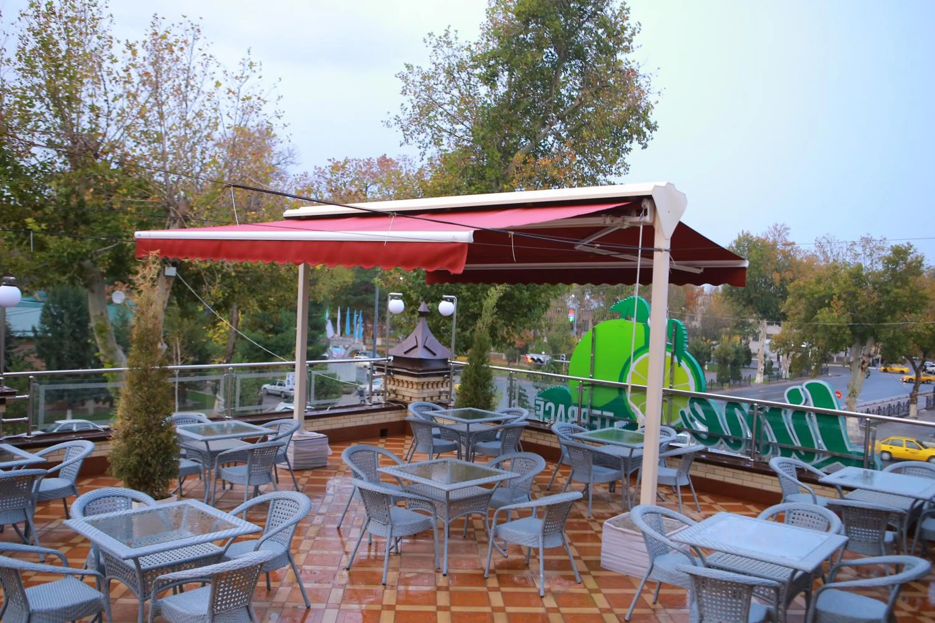 Restaurant/places to eat in Boulevard Palace Hotel