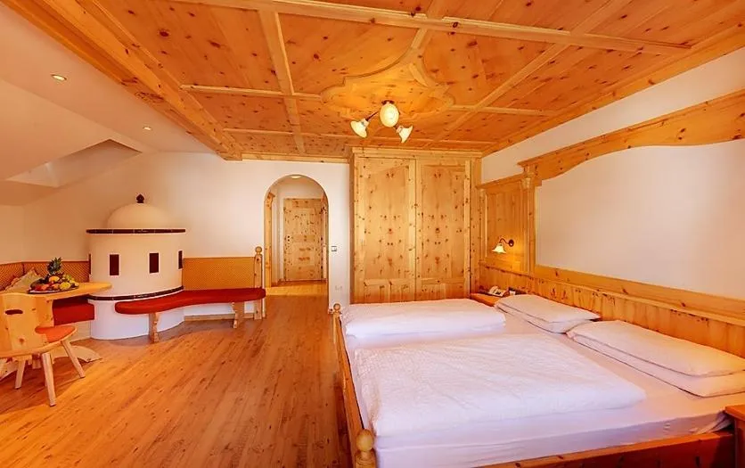 Photo of the whole room, Bed in Hotel Alaska