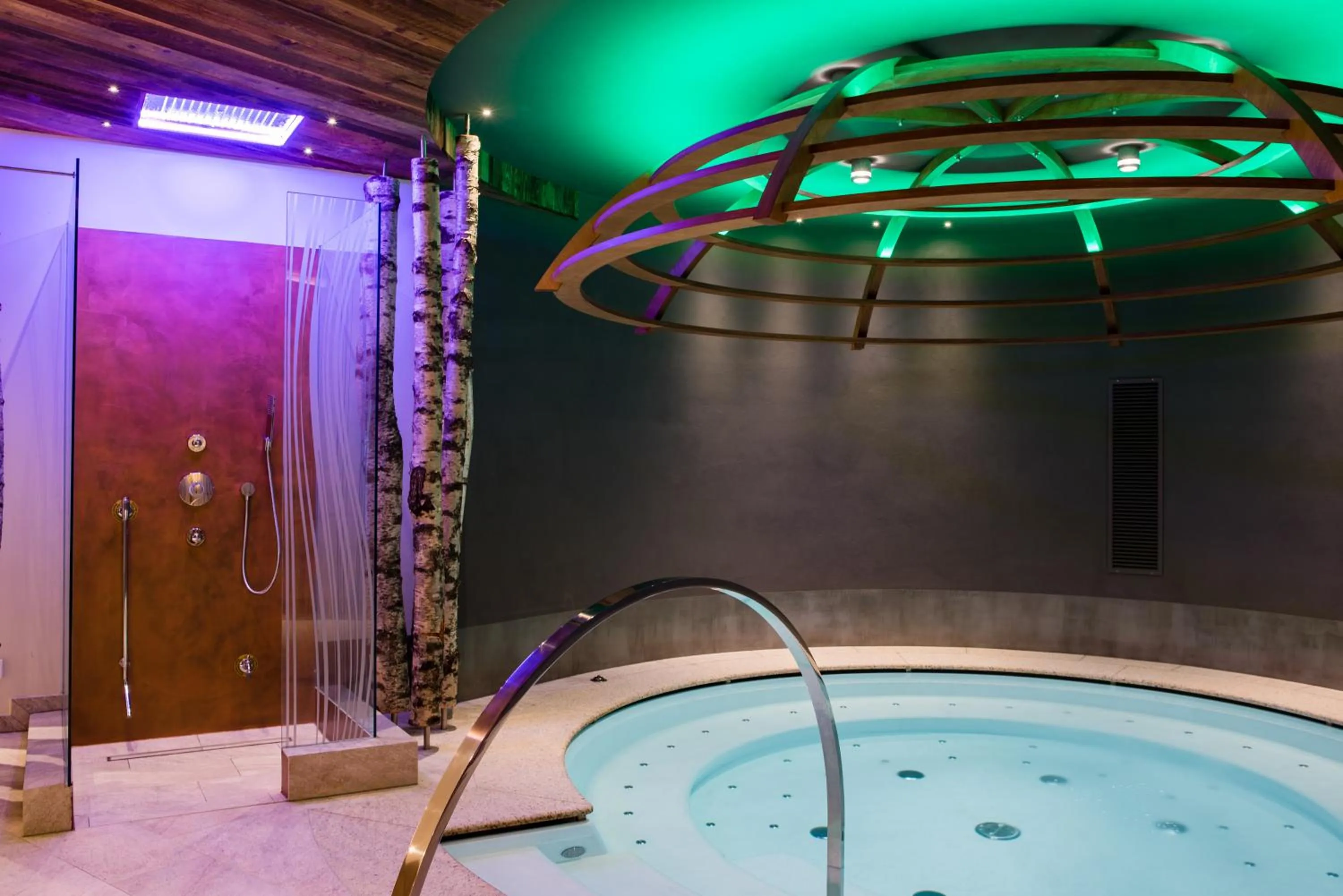 Hot Tub in Hotel Alaska