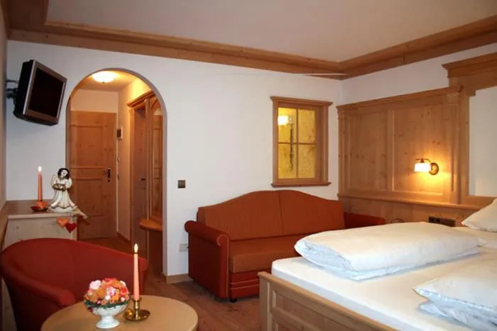 Photo of the whole room, Bed in Hotel Alaska