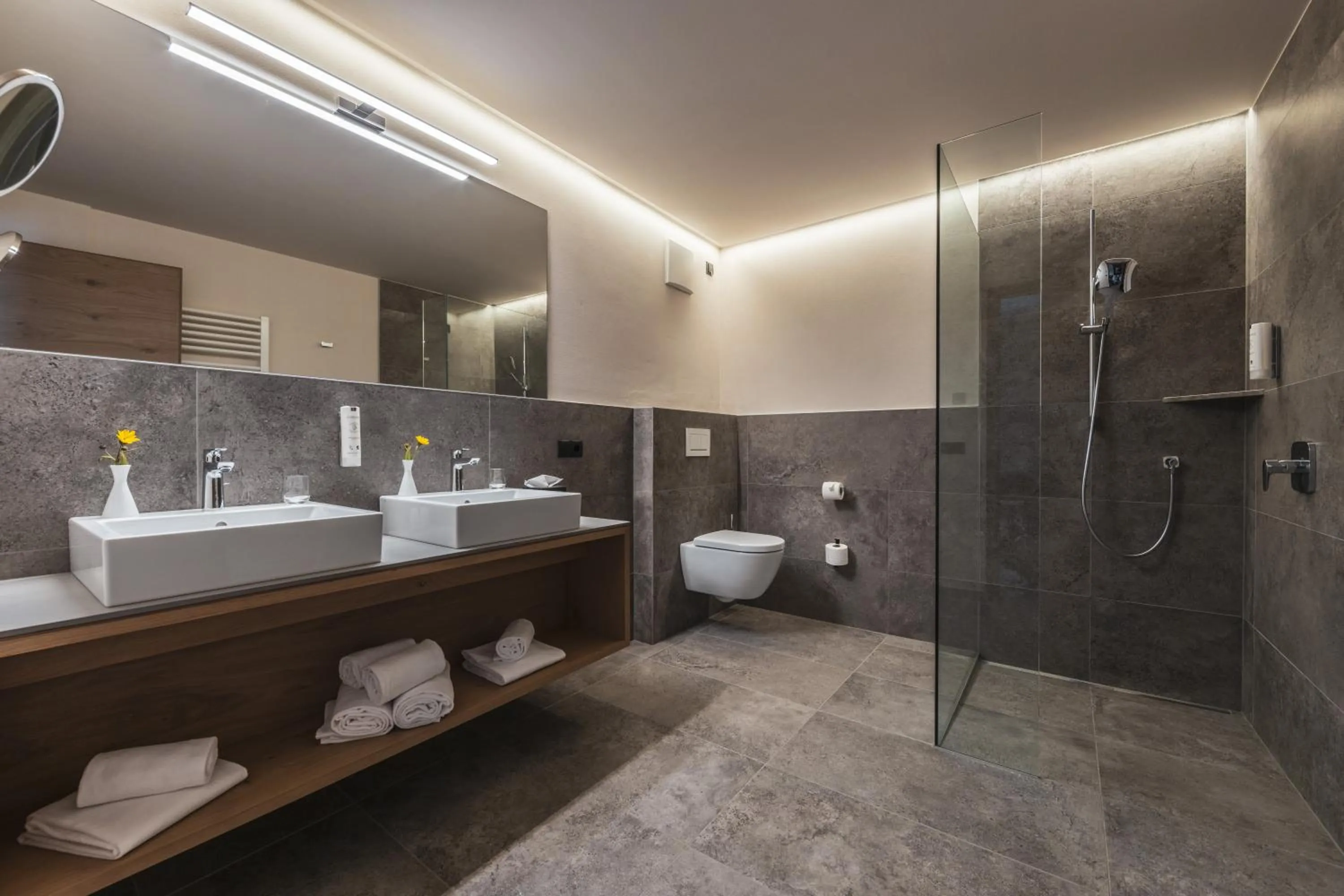 Bathroom in Maraias - Luxury Suites & Apartments