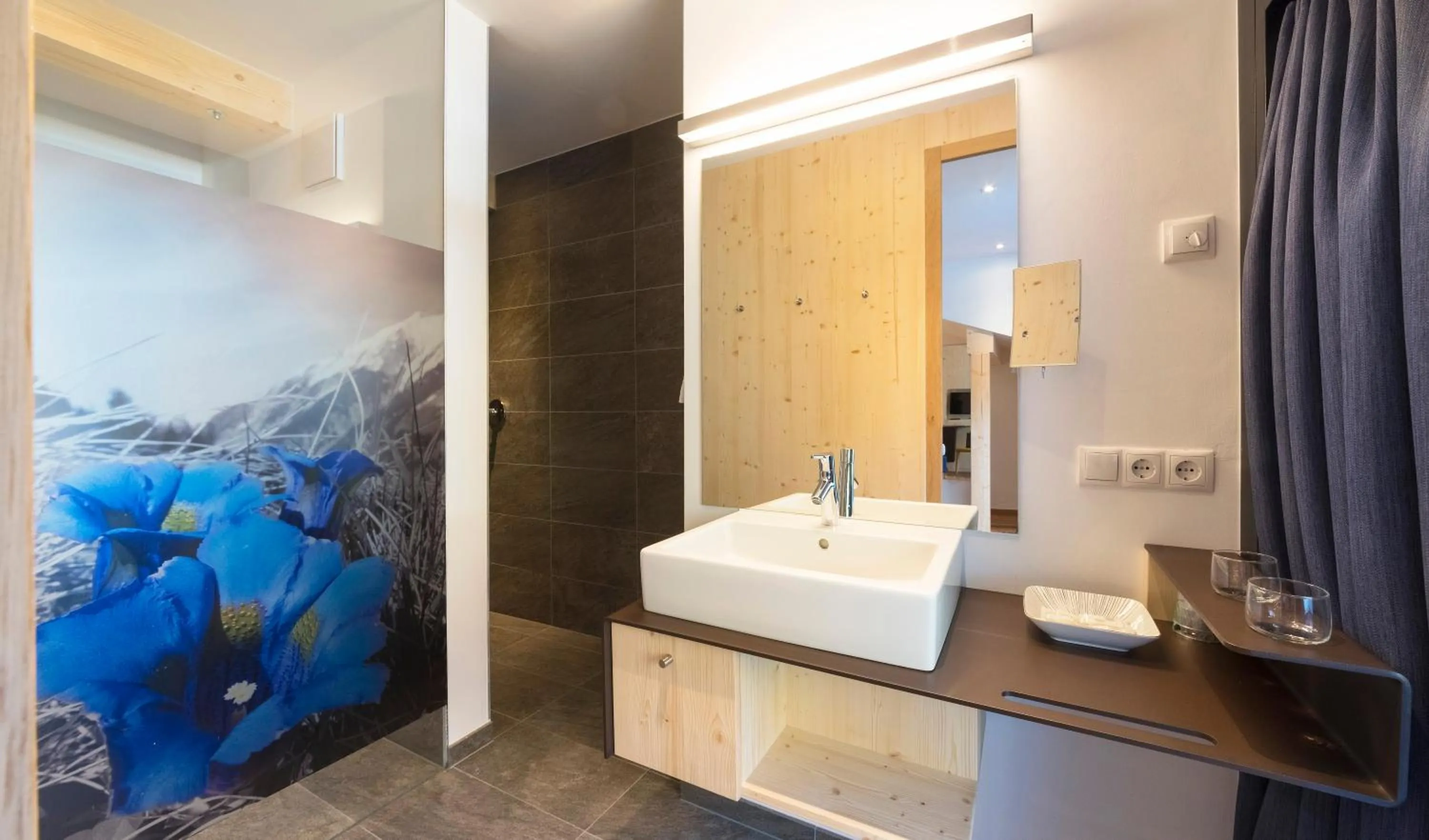 Bathroom in Maraias - Luxury Suites & Apartments