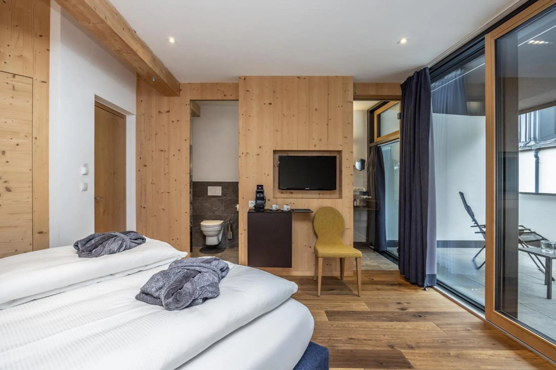 Photo of the whole room, Bed in Maraias - Luxury Suites & Apartments