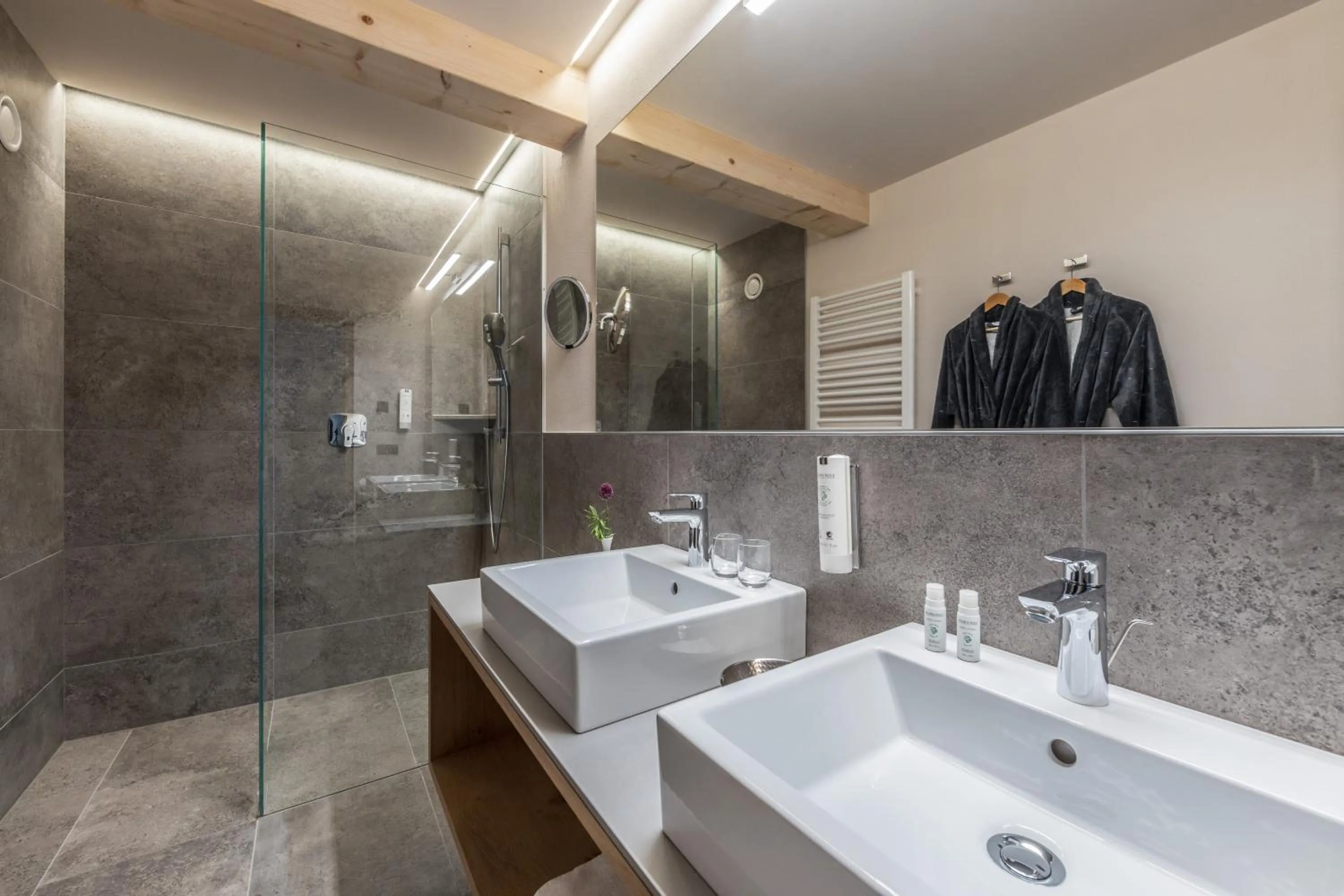 Bathroom in Maraias - Luxury Suites & Apartments