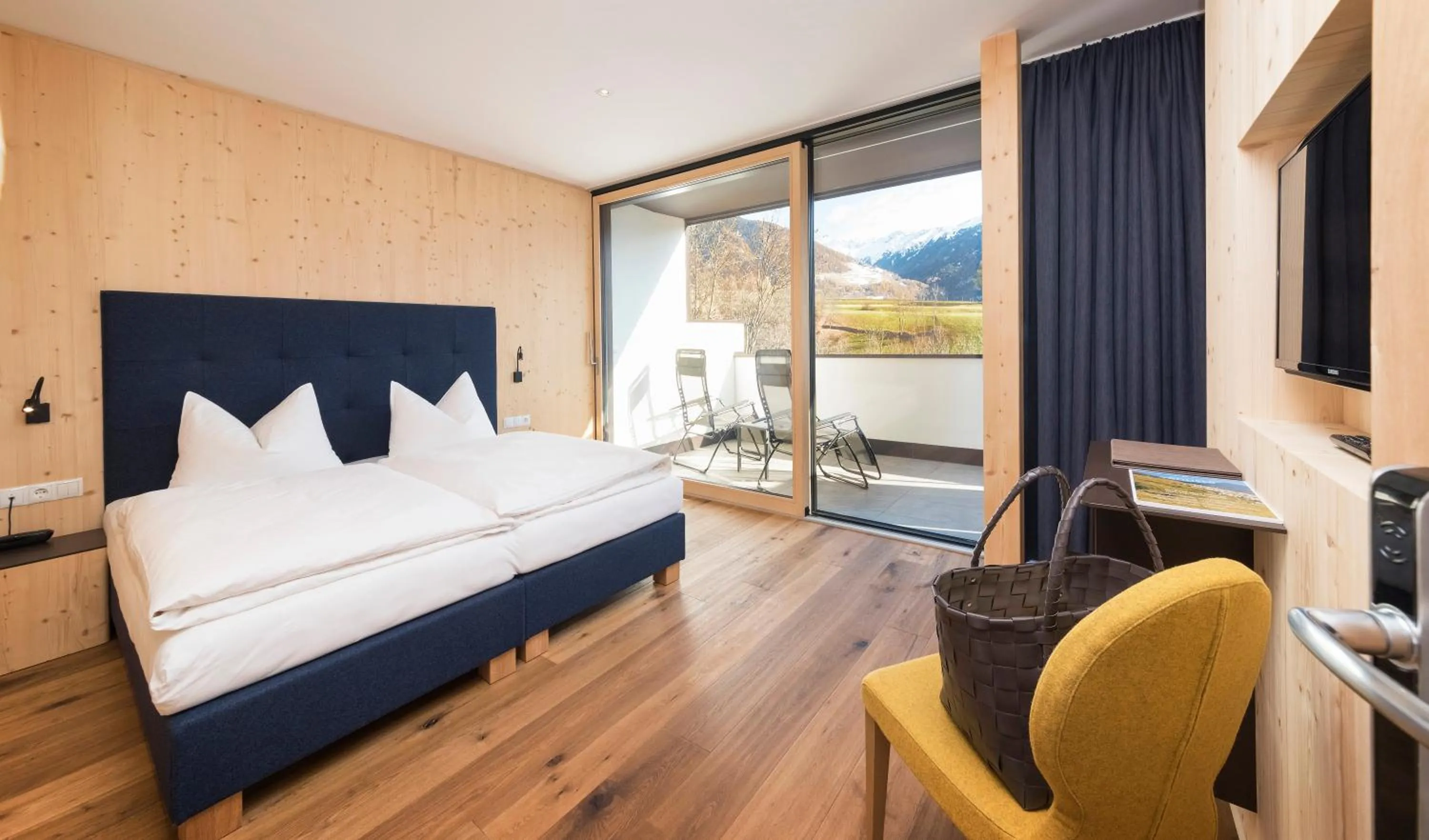 Photo of the whole room, Bed in Maraias - Luxury Suites & Apartments