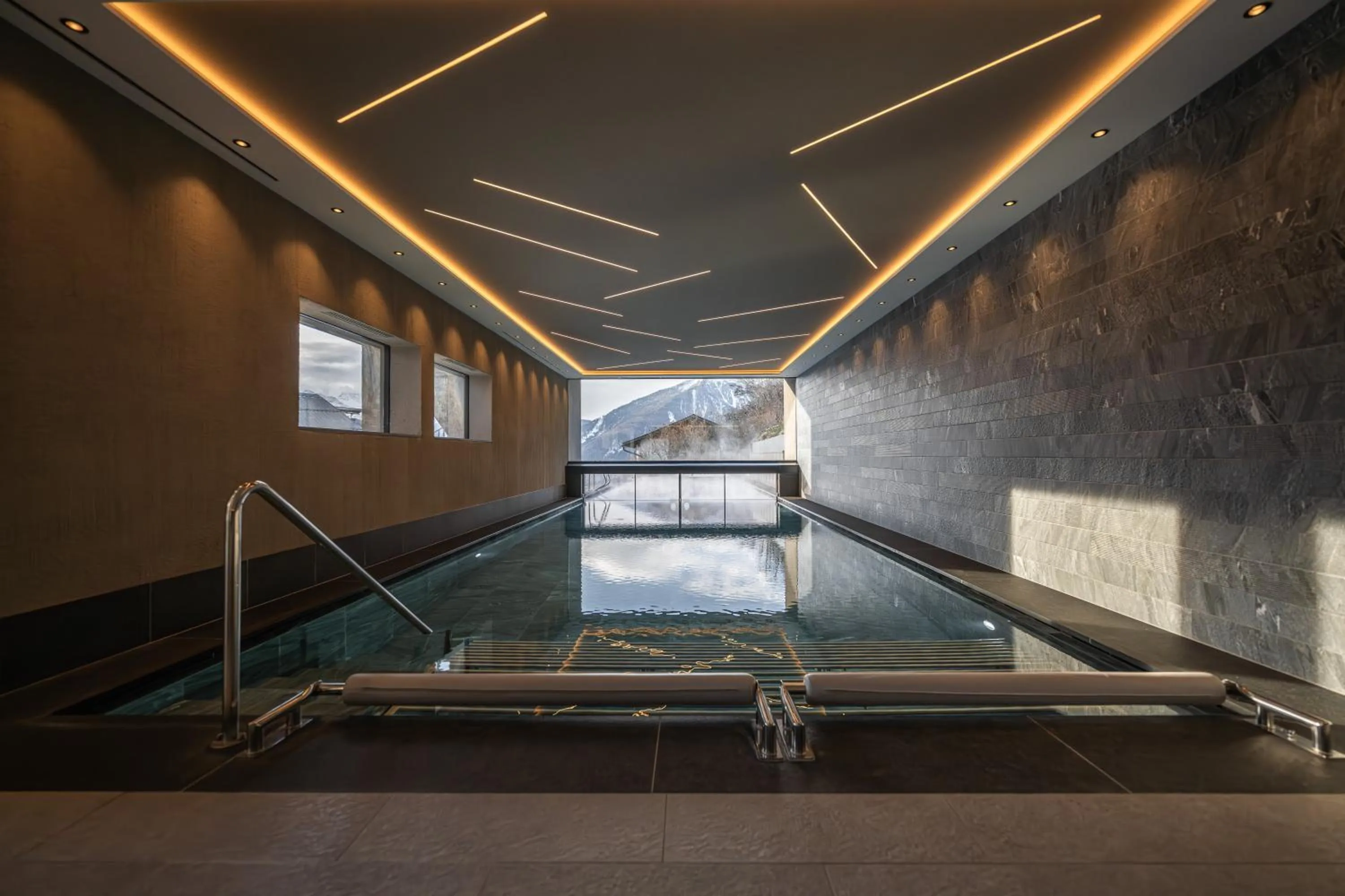 Hot Tub in Maraias - Luxury Suites & Apartments