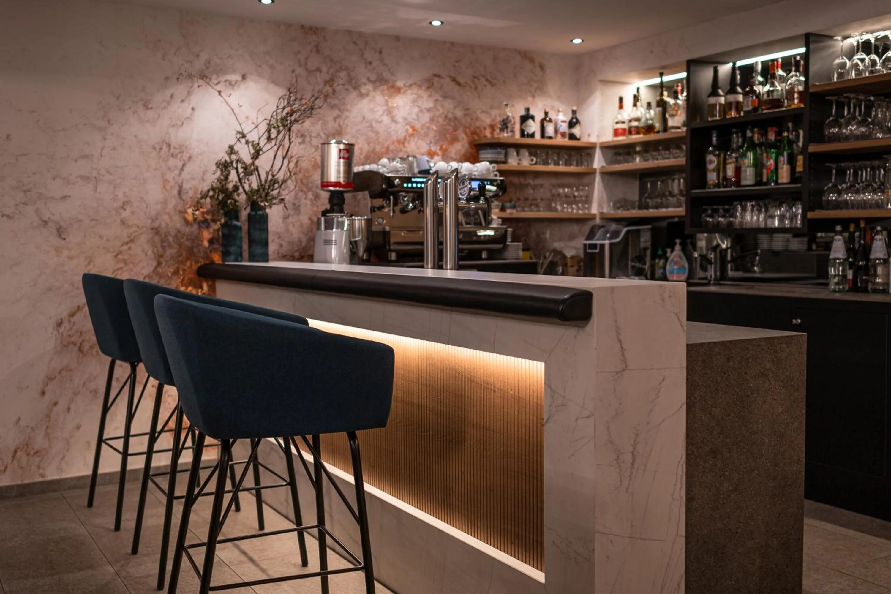 Lounge or bar in Maraias - Luxury Suites & Apartments