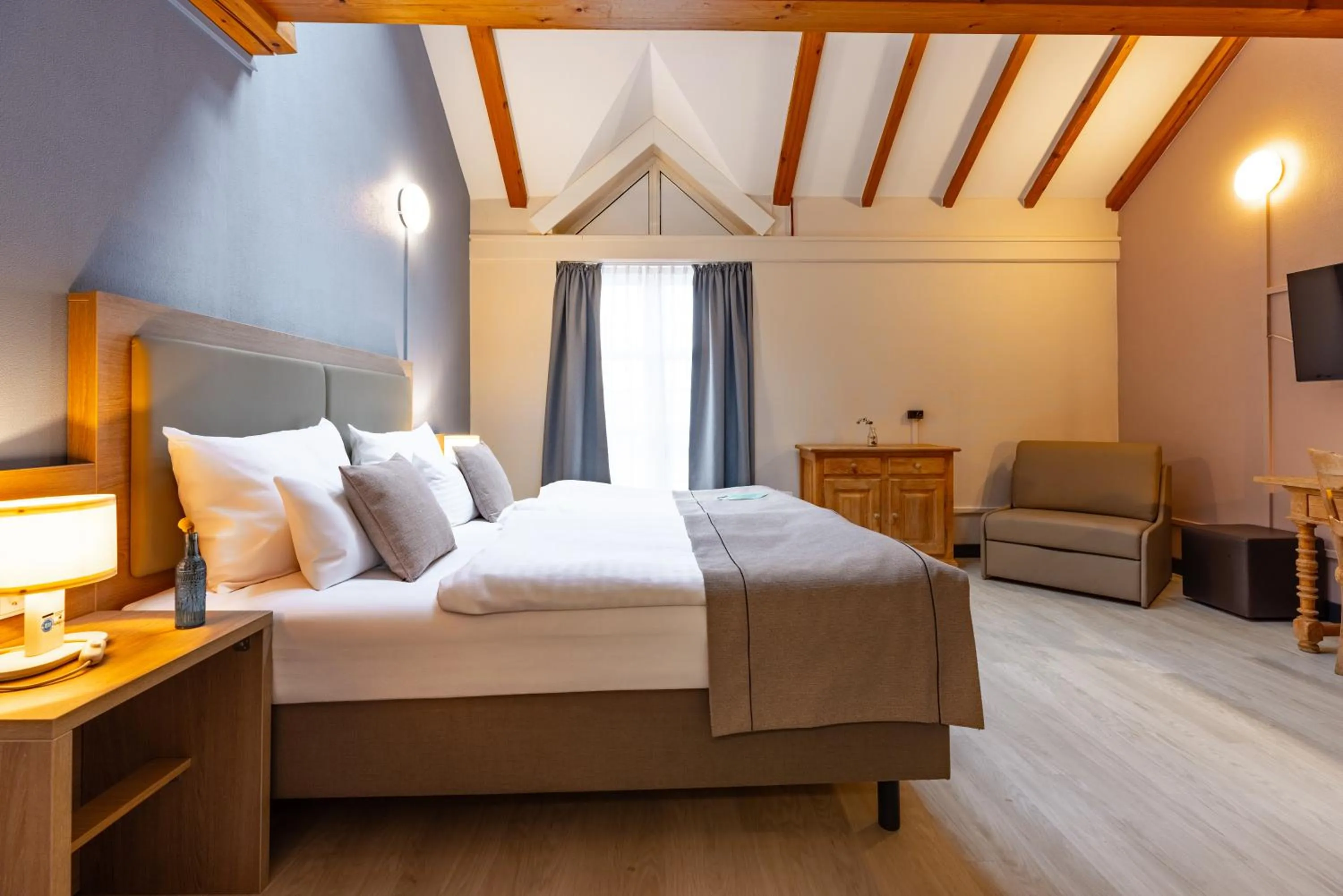 Bed in Garner Hotel Dusseldorf - Main Station by IHG