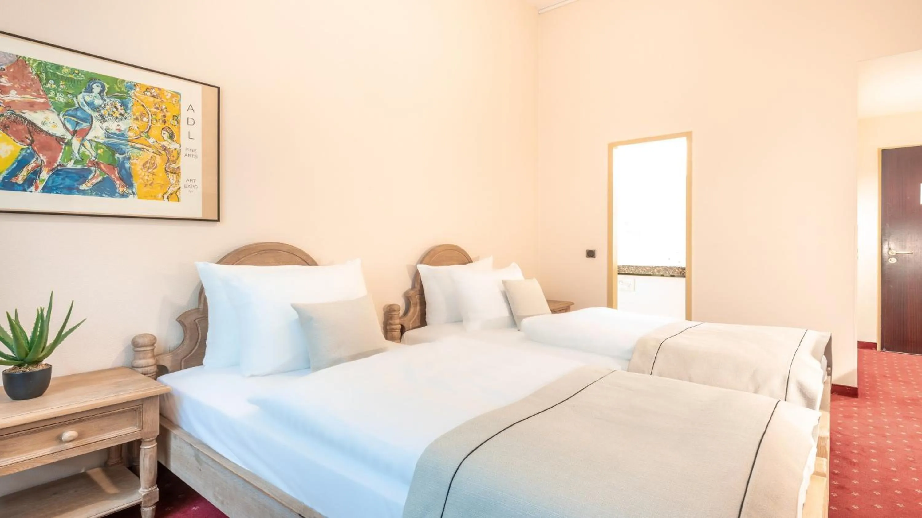 Photo of the whole room, Bed in Garner Hotel Dusseldorf - Main Station by IHG