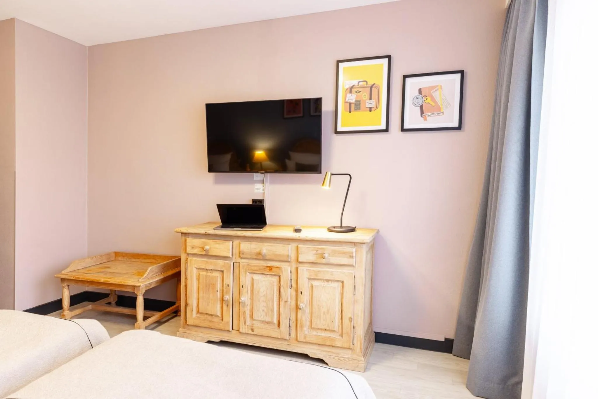 Photo of the whole room in Garner Hotel Dusseldorf - Main Station by IHG