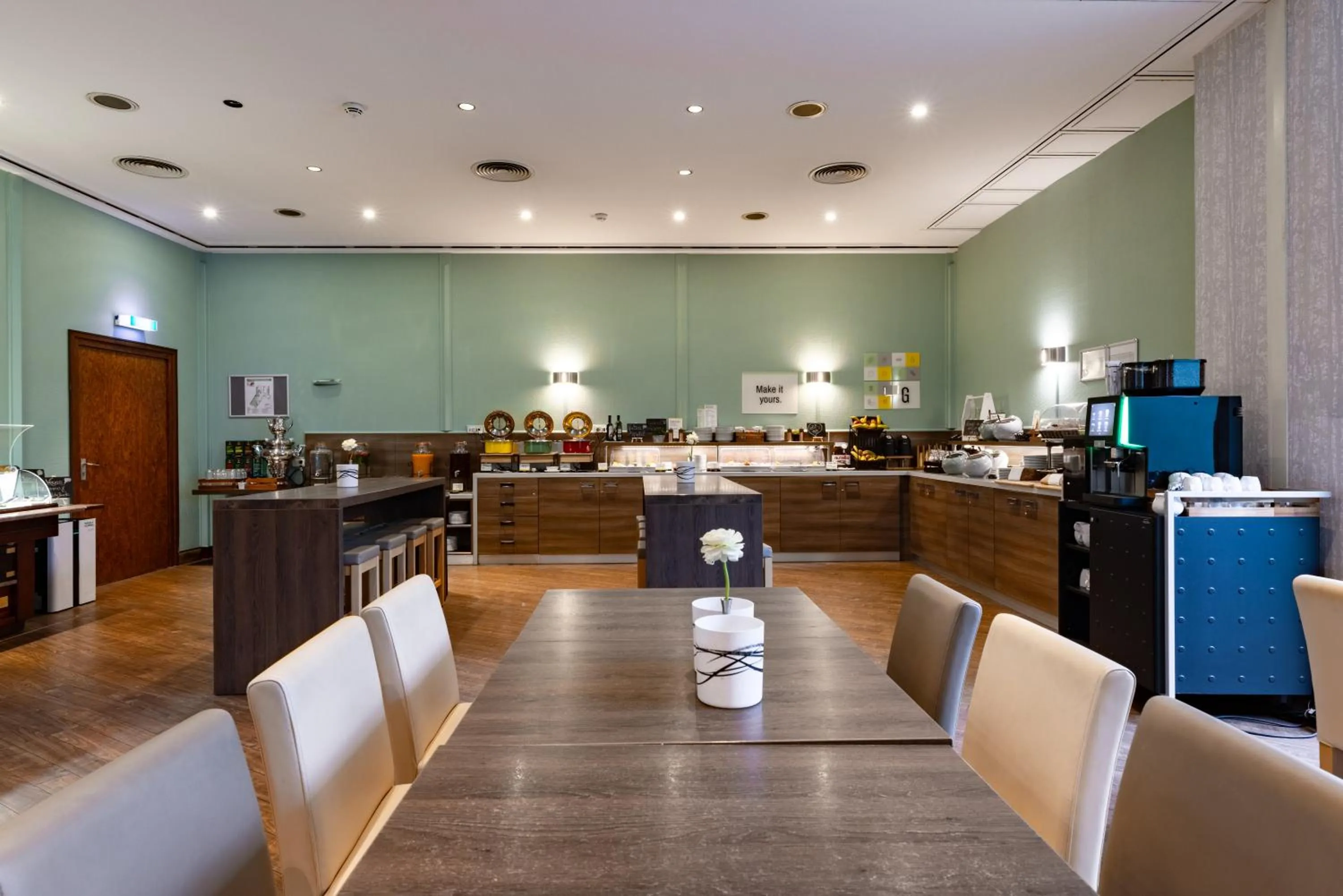 Breakfast in Garner Hotel Dusseldorf - Main Station by IHG