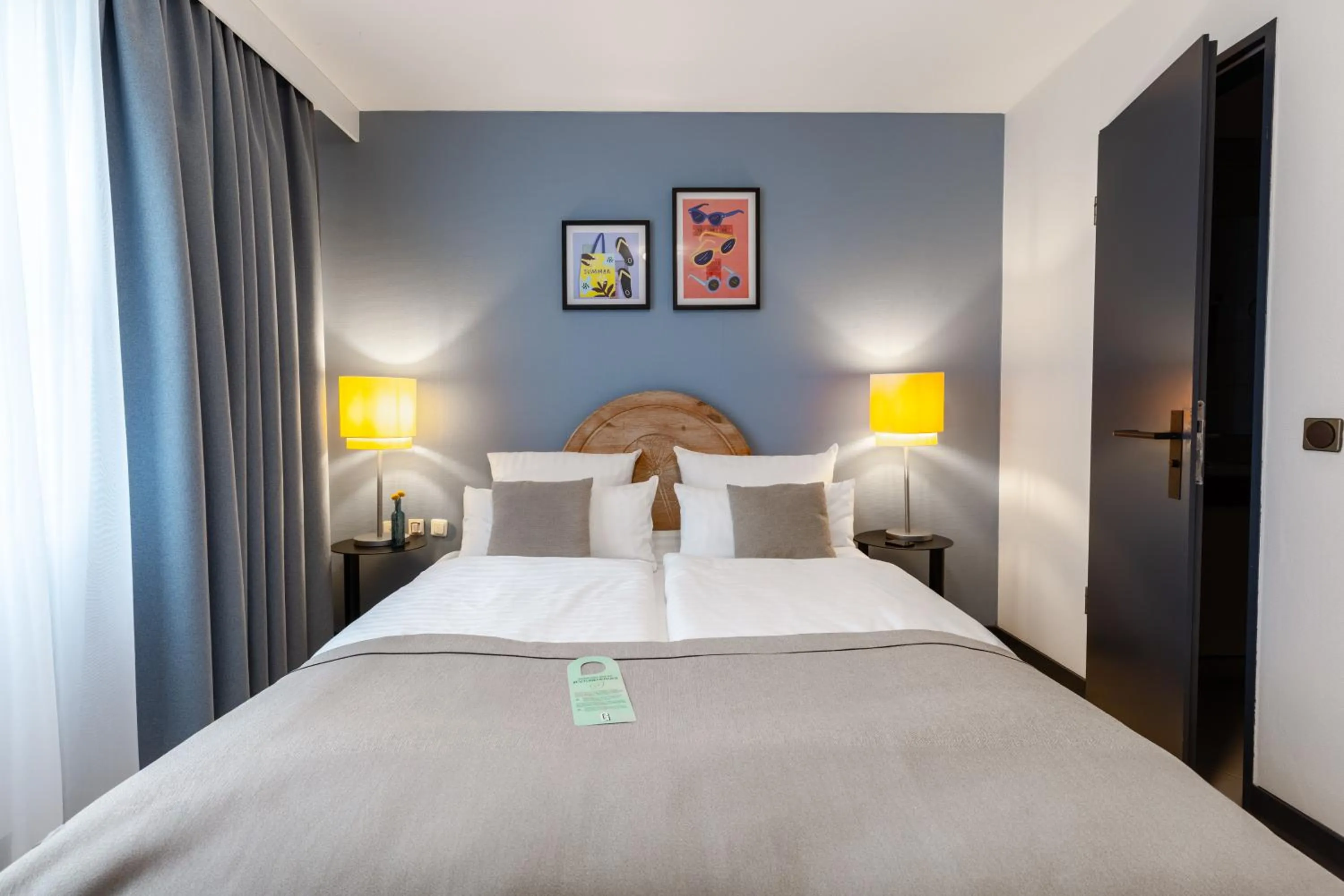 Bed in Garner Hotel Dusseldorf - Main Station by IHG