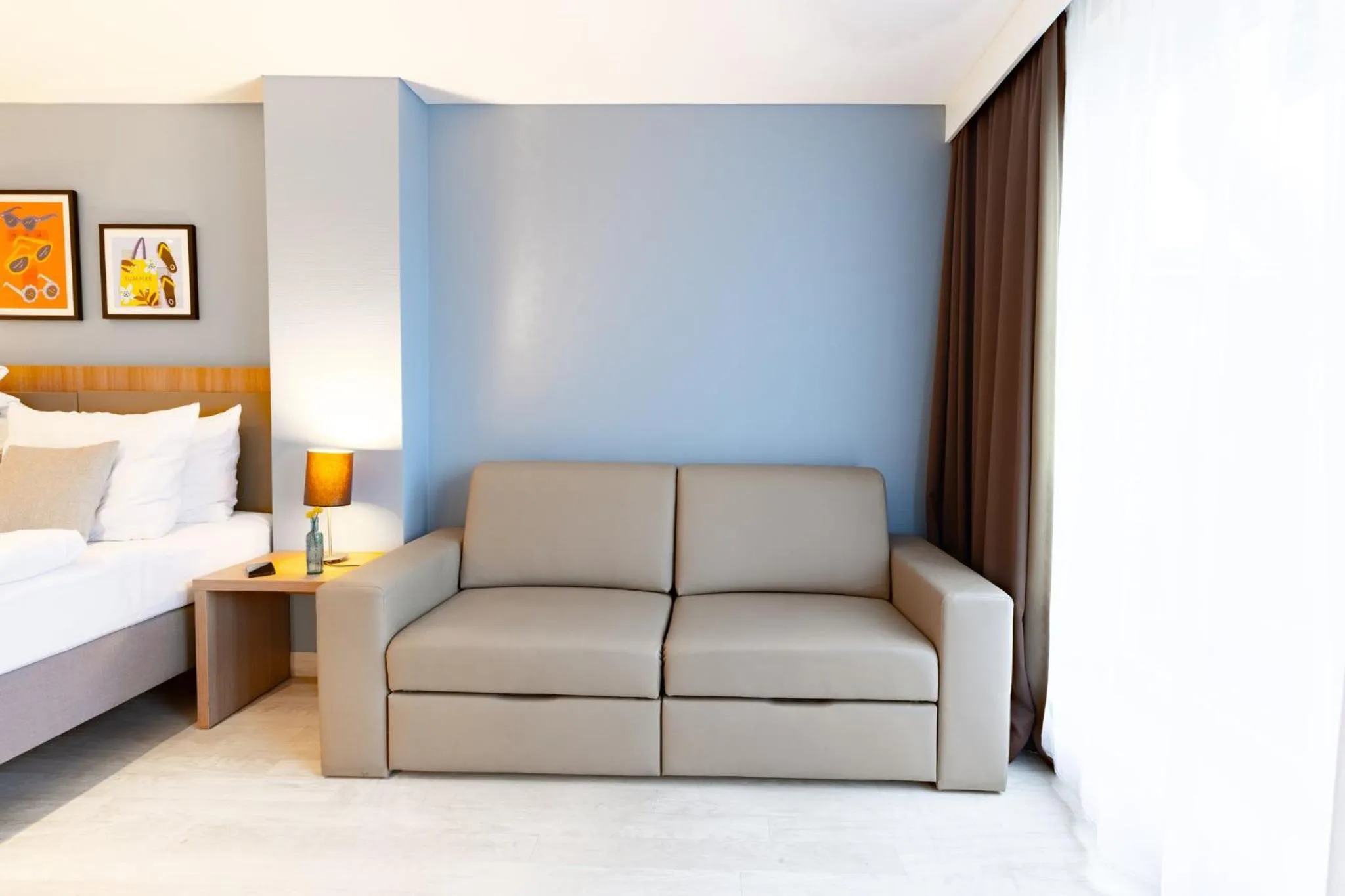 Photo of the whole room, Bed in Garner Hotel Dusseldorf - Main Station by IHG