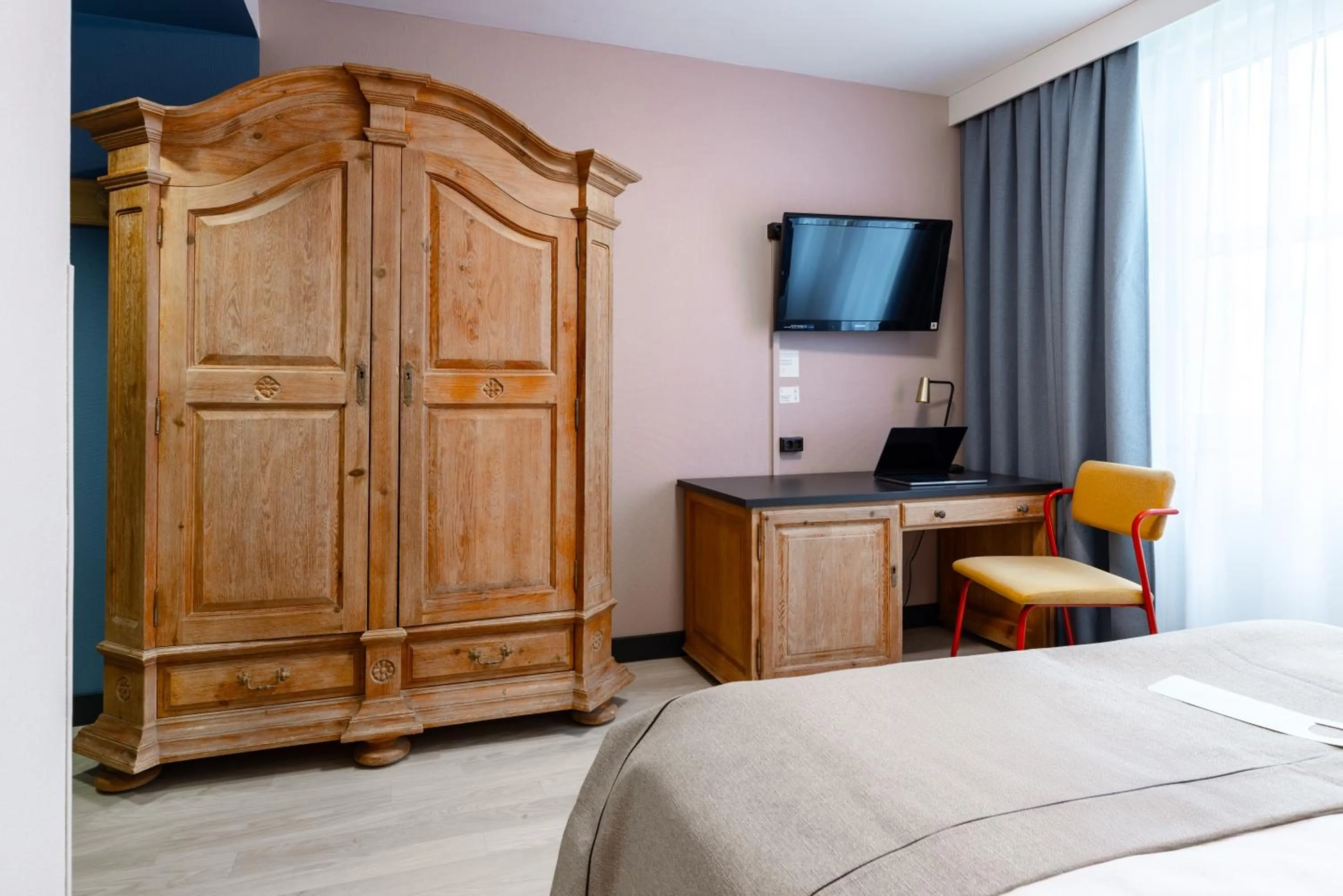 TV and multimedia, Bed in Garner Hotel Dusseldorf - Main Station by IHG