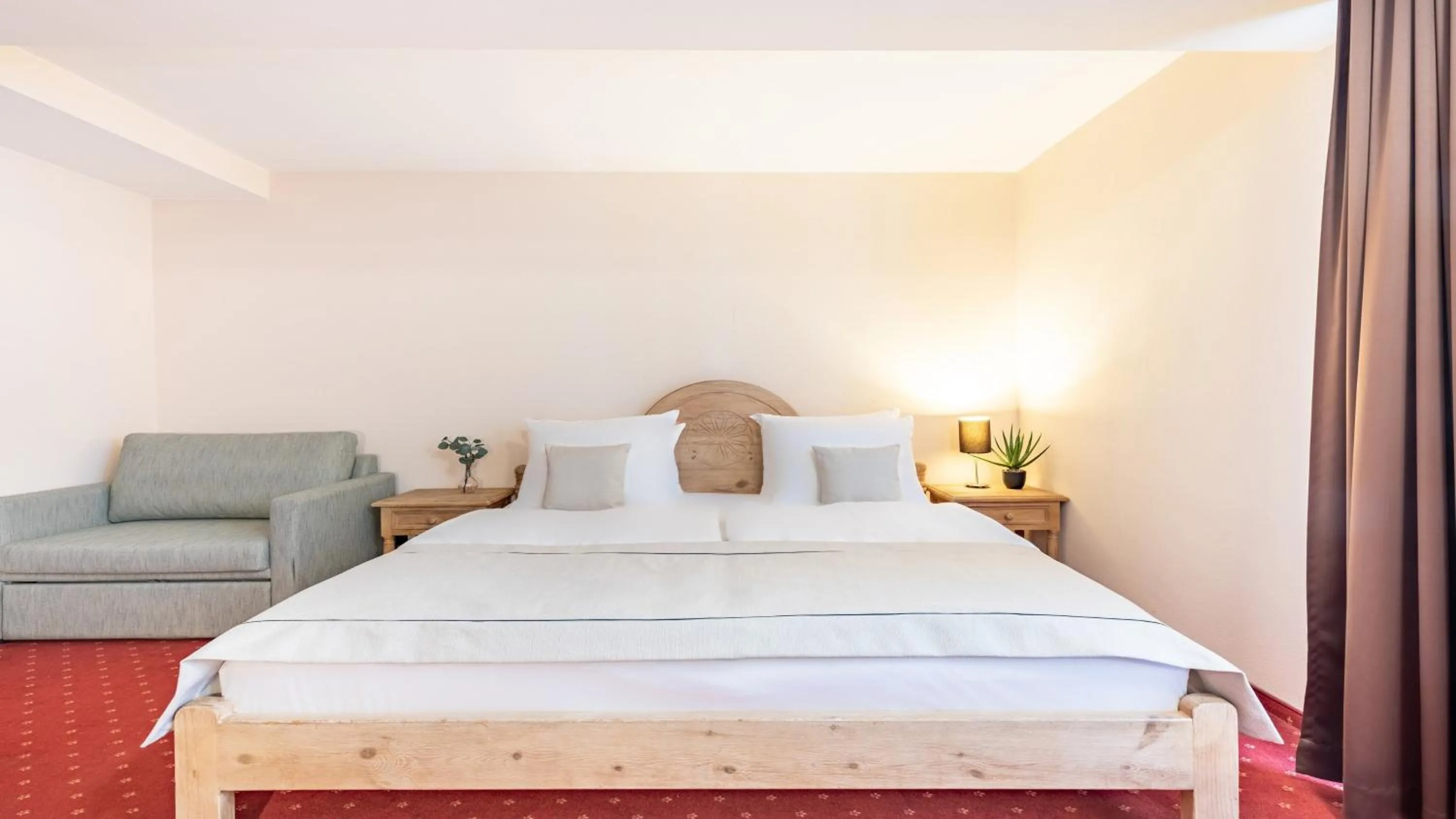 Photo of the whole room, Bed in Garner Hotel Dusseldorf - Main Station by IHG