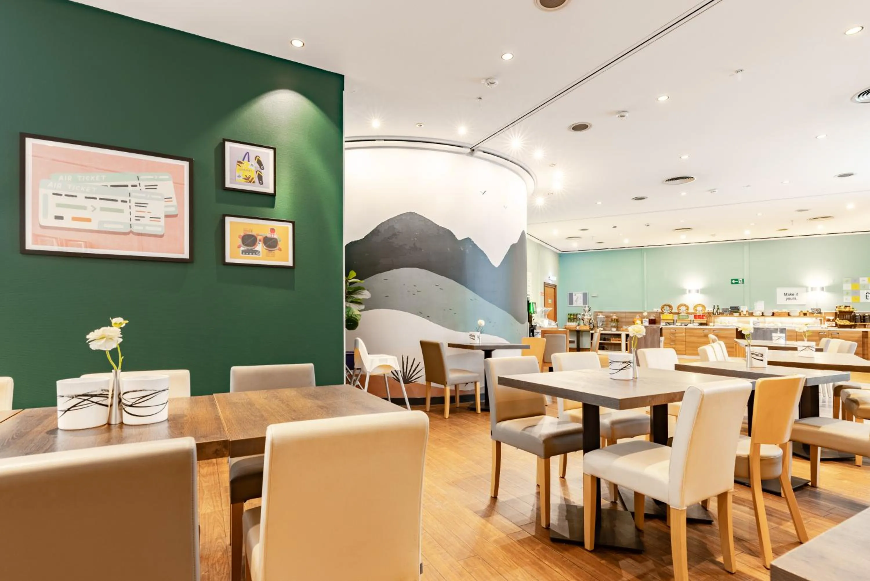 Restaurant/places to eat in Garner Hotel Dusseldorf - Main Station by IHG