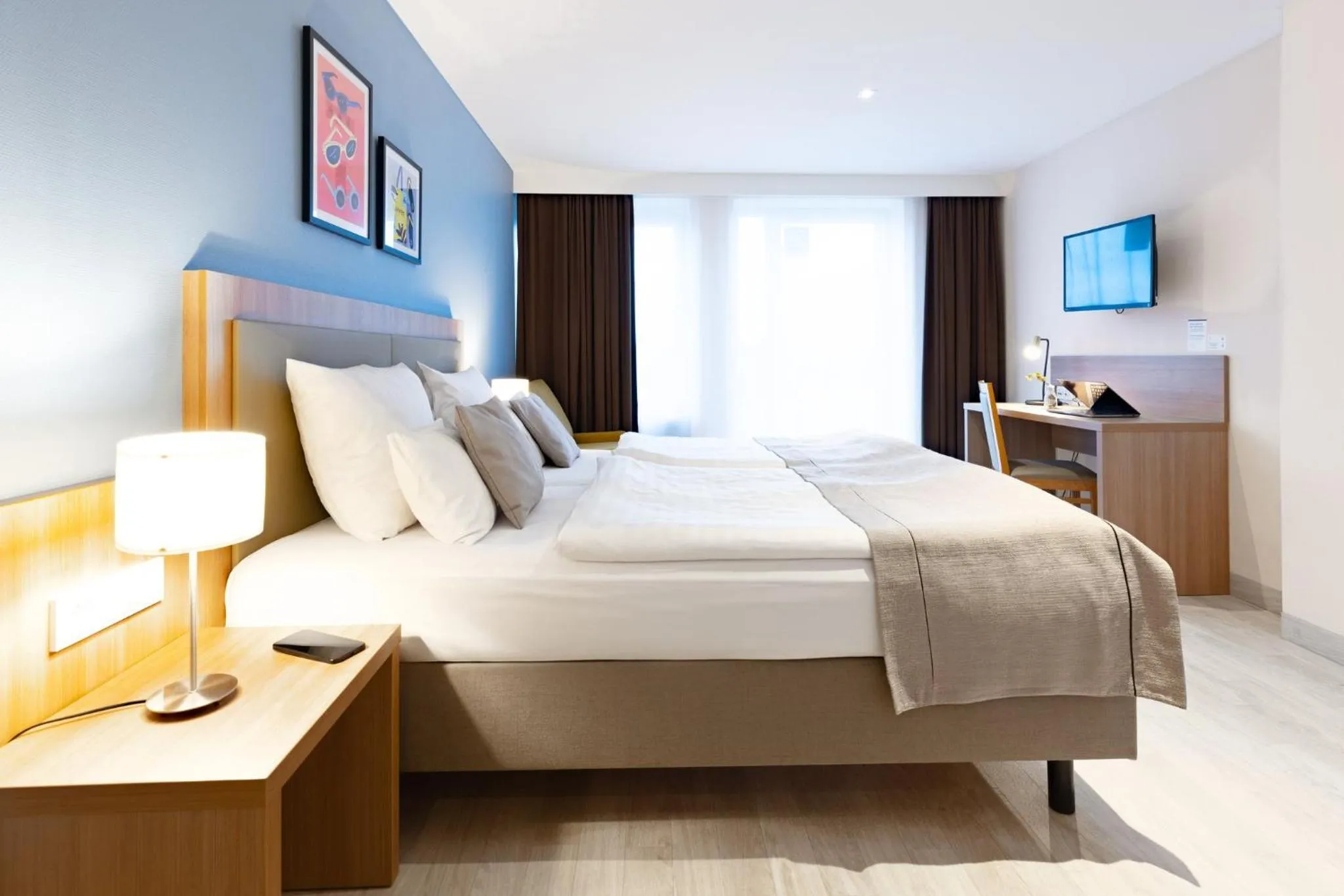 Photo of the whole room, Bed in Garner Hotel Dusseldorf - Main Station by IHG