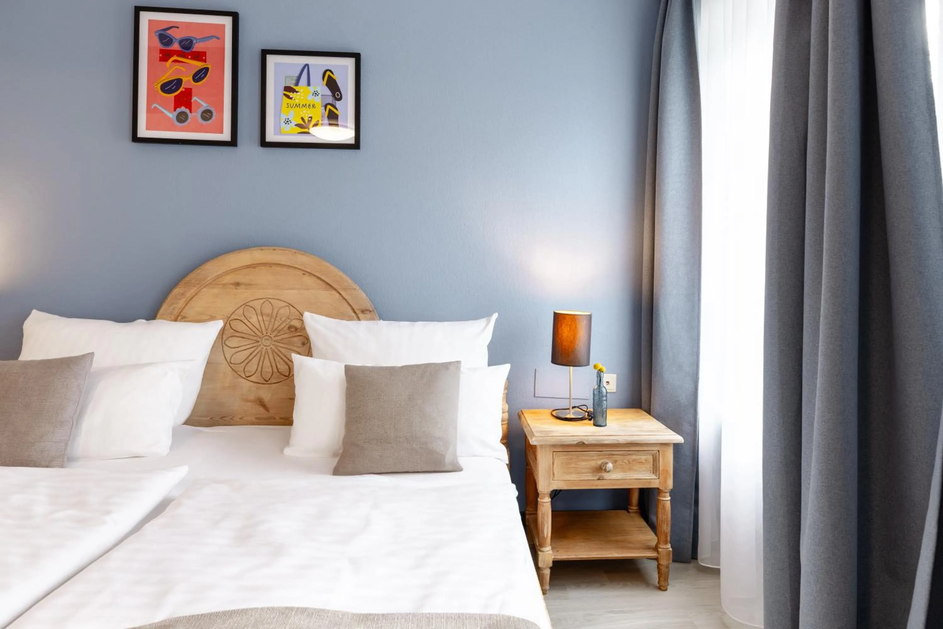 Bed in Garner Hotel Dusseldorf - Main Station by IHG