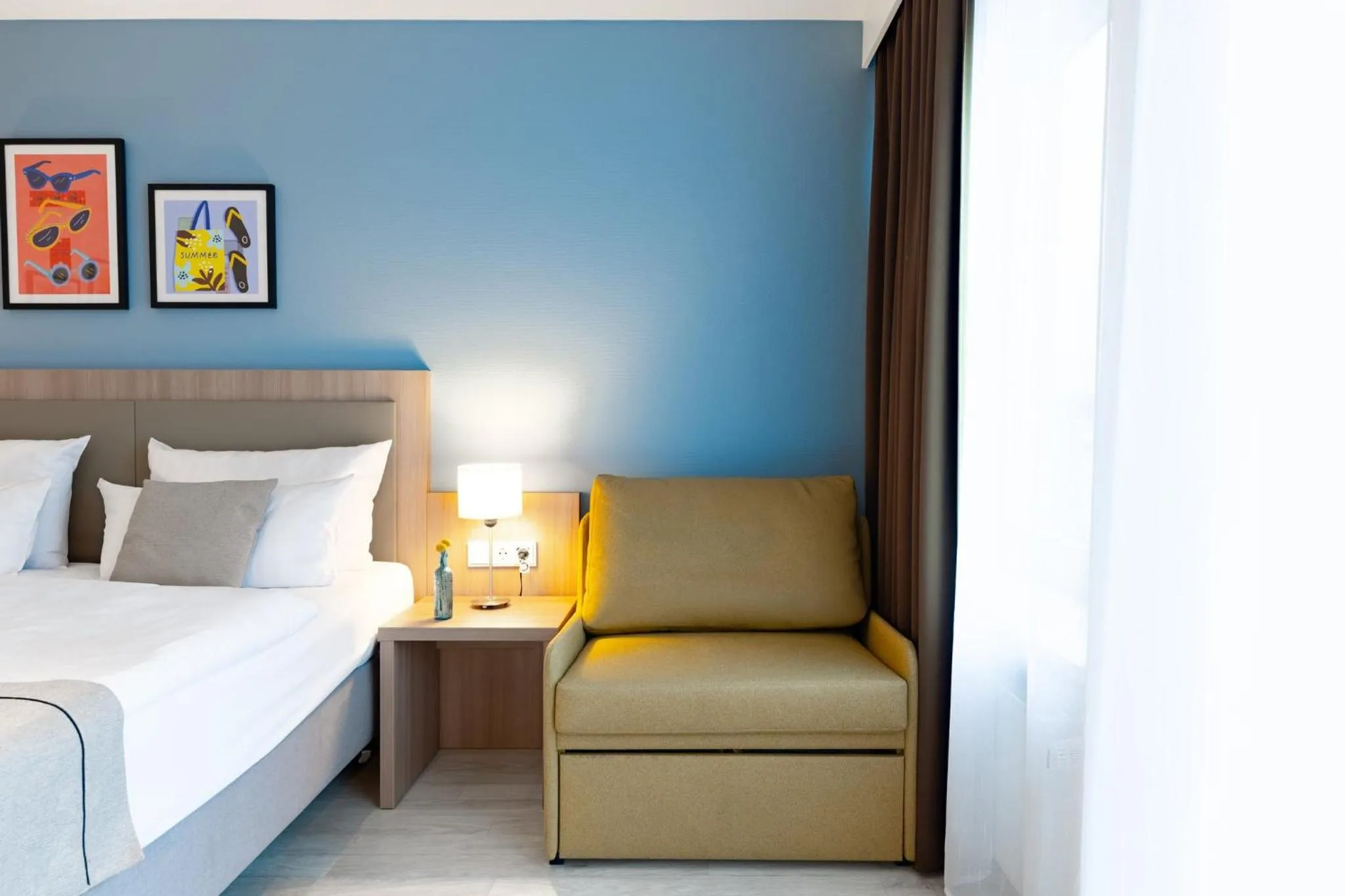 Photo of the whole room, Bed in Garner Hotel Dusseldorf - Main Station by IHG