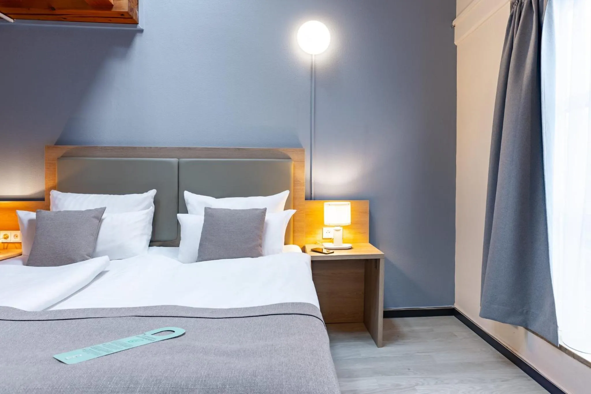 Photo of the whole room, Bed in Garner Hotel Dusseldorf - Main Station by IHG