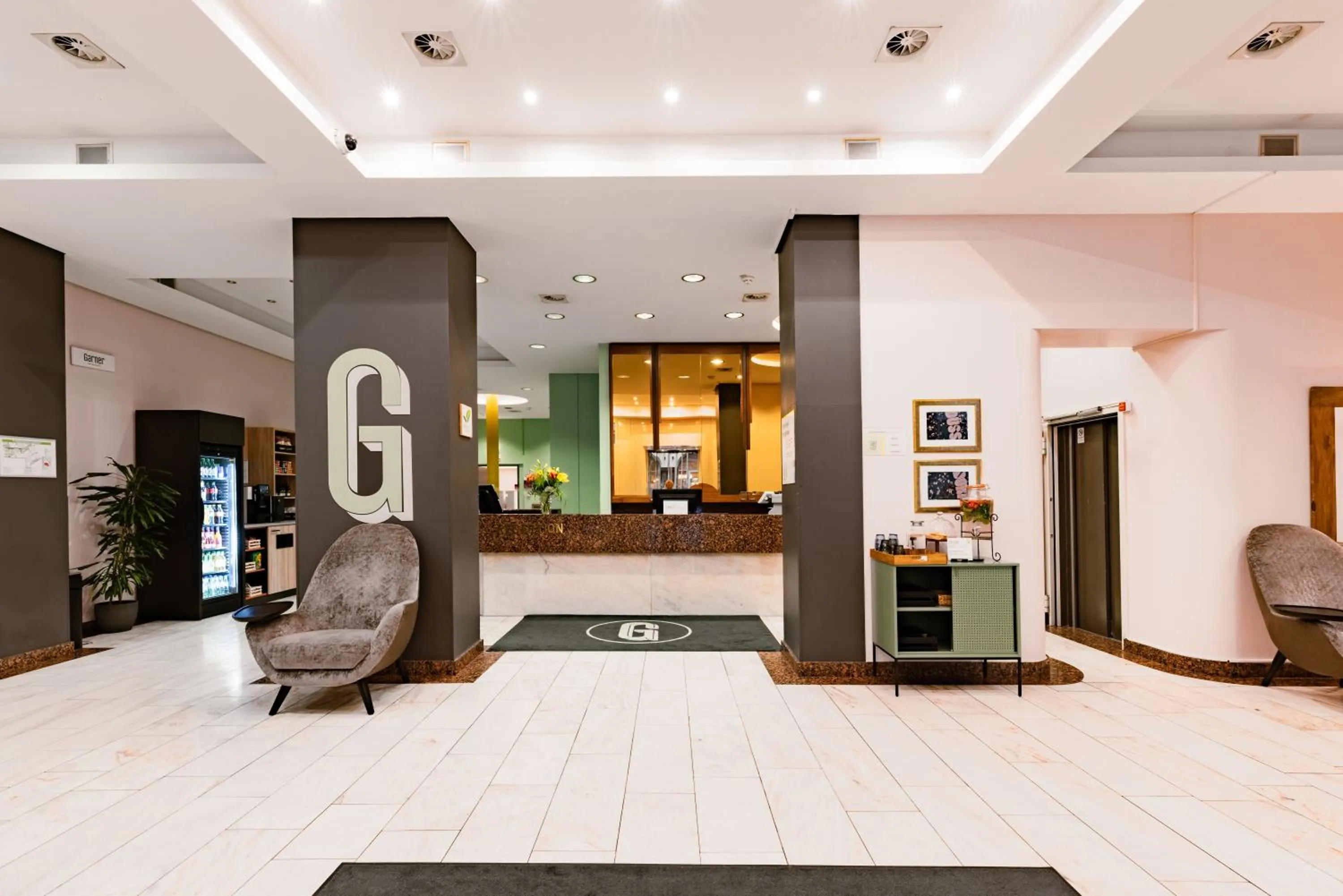 Lobby or reception in Garner Hotel Dusseldorf - Main Station by IHG