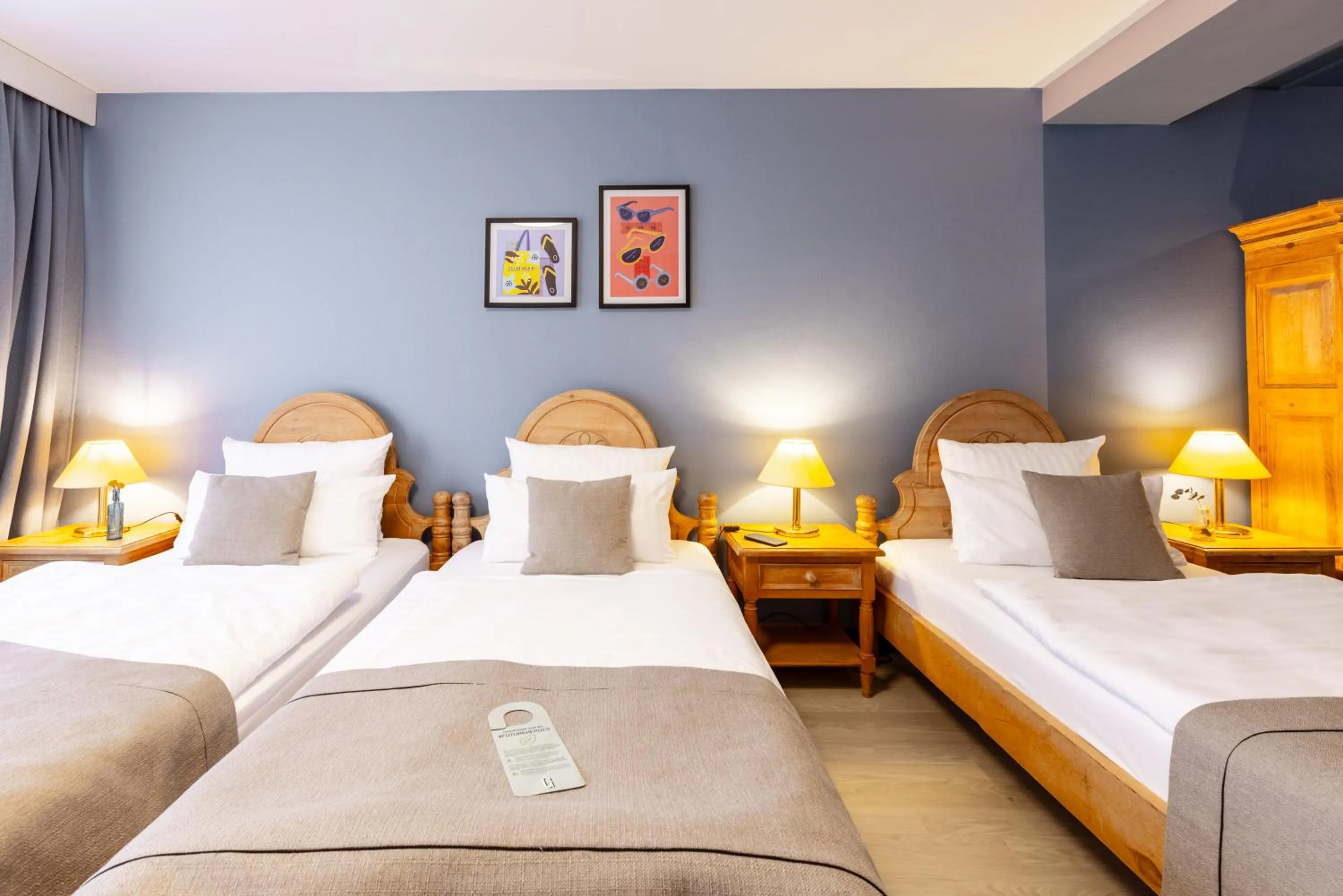 Bed in Garner Hotel Dusseldorf - Main Station by IHG