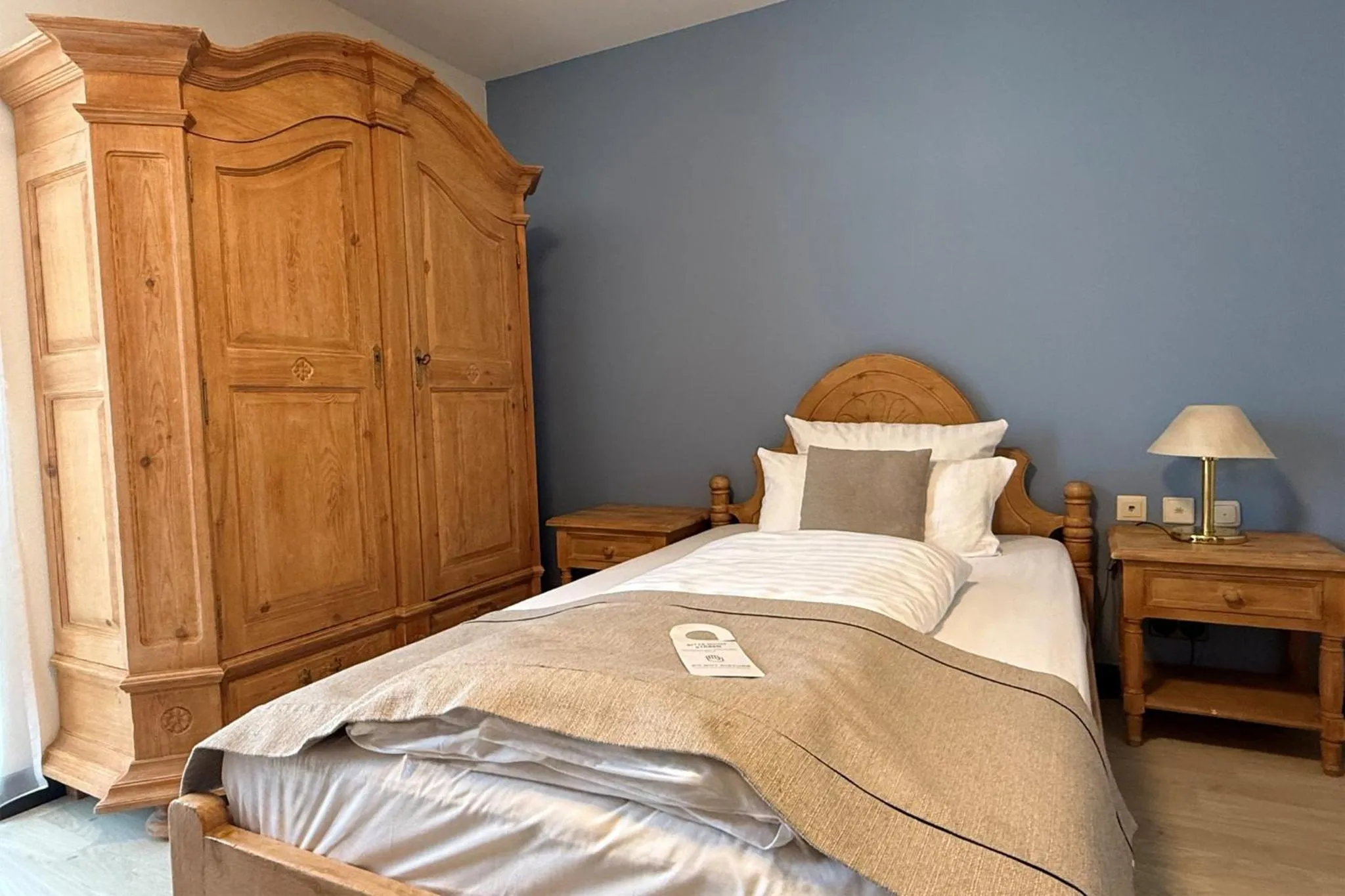 Photo of the whole room, Bed in Garner Hotel Dusseldorf - Main Station by IHG