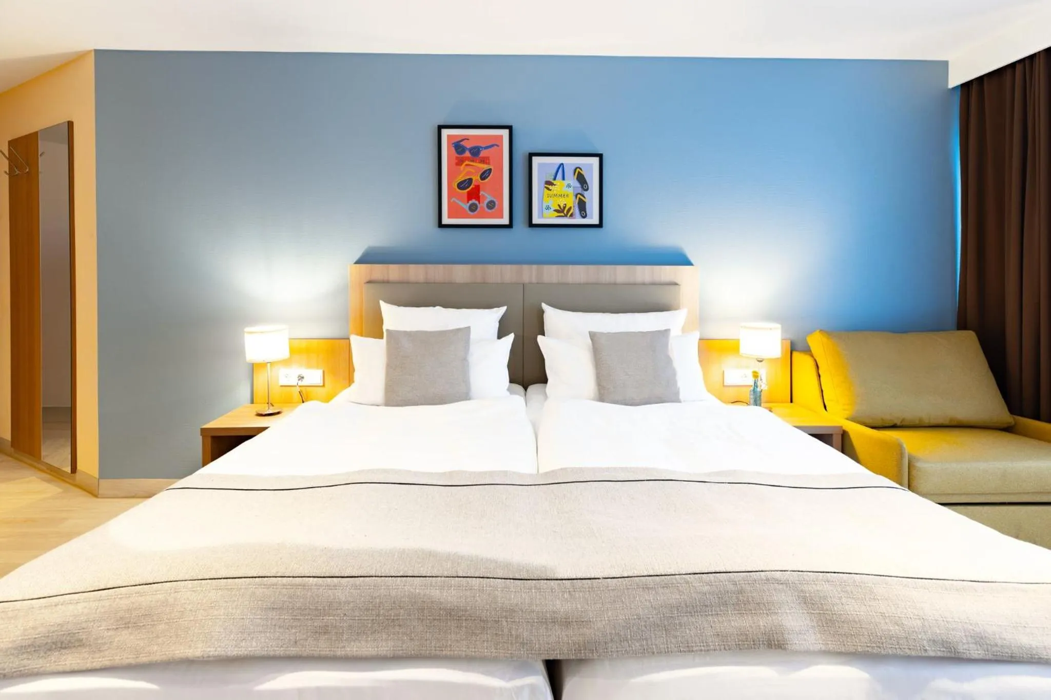 Photo of the whole room, Bed in Garner Hotel Dusseldorf - Main Station by IHG