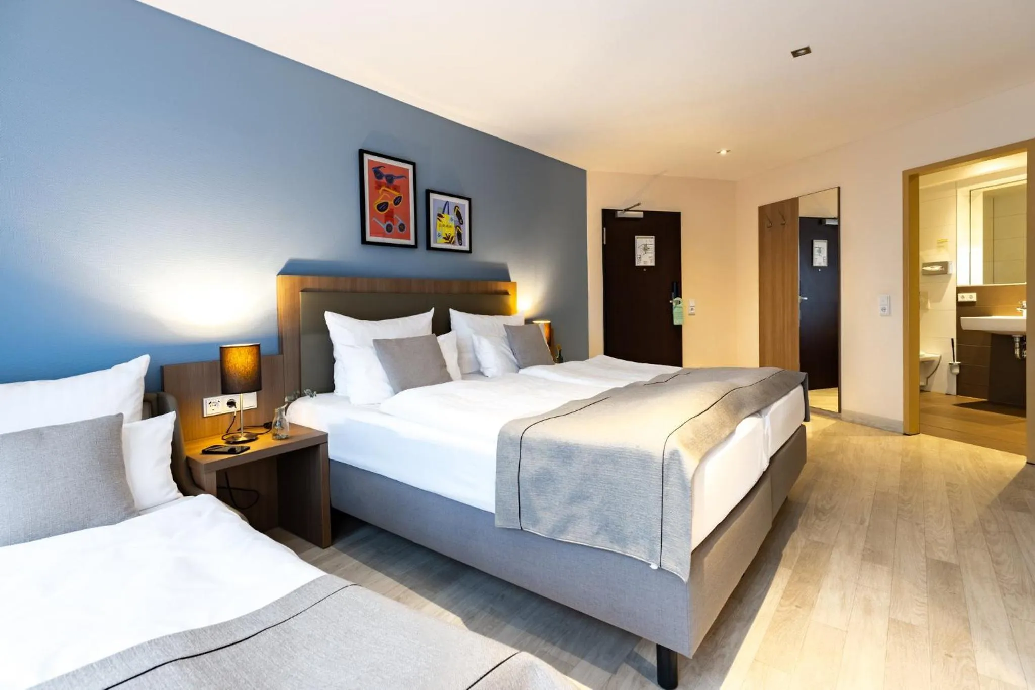 Photo of the whole room, Bed in Garner Hotel Dusseldorf - Main Station by IHG