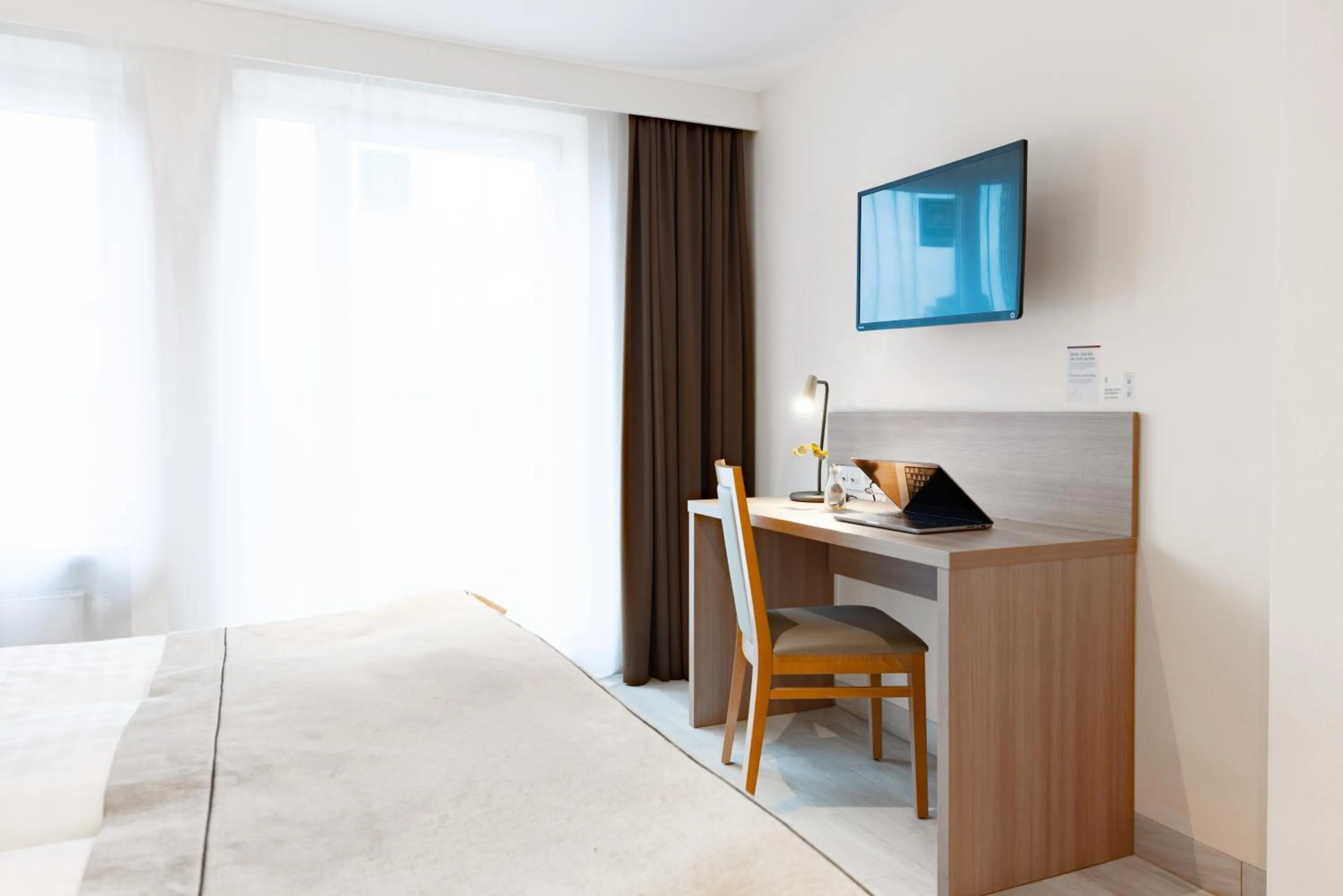 TV and multimedia, Bed in Garner Hotel Dusseldorf - Main Station by IHG
