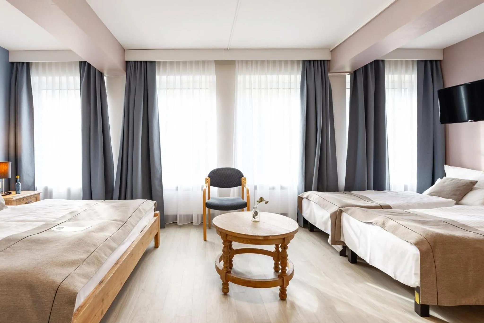 Photo of the whole room, Bed in Garner Hotel Dusseldorf - Main Station by IHG
