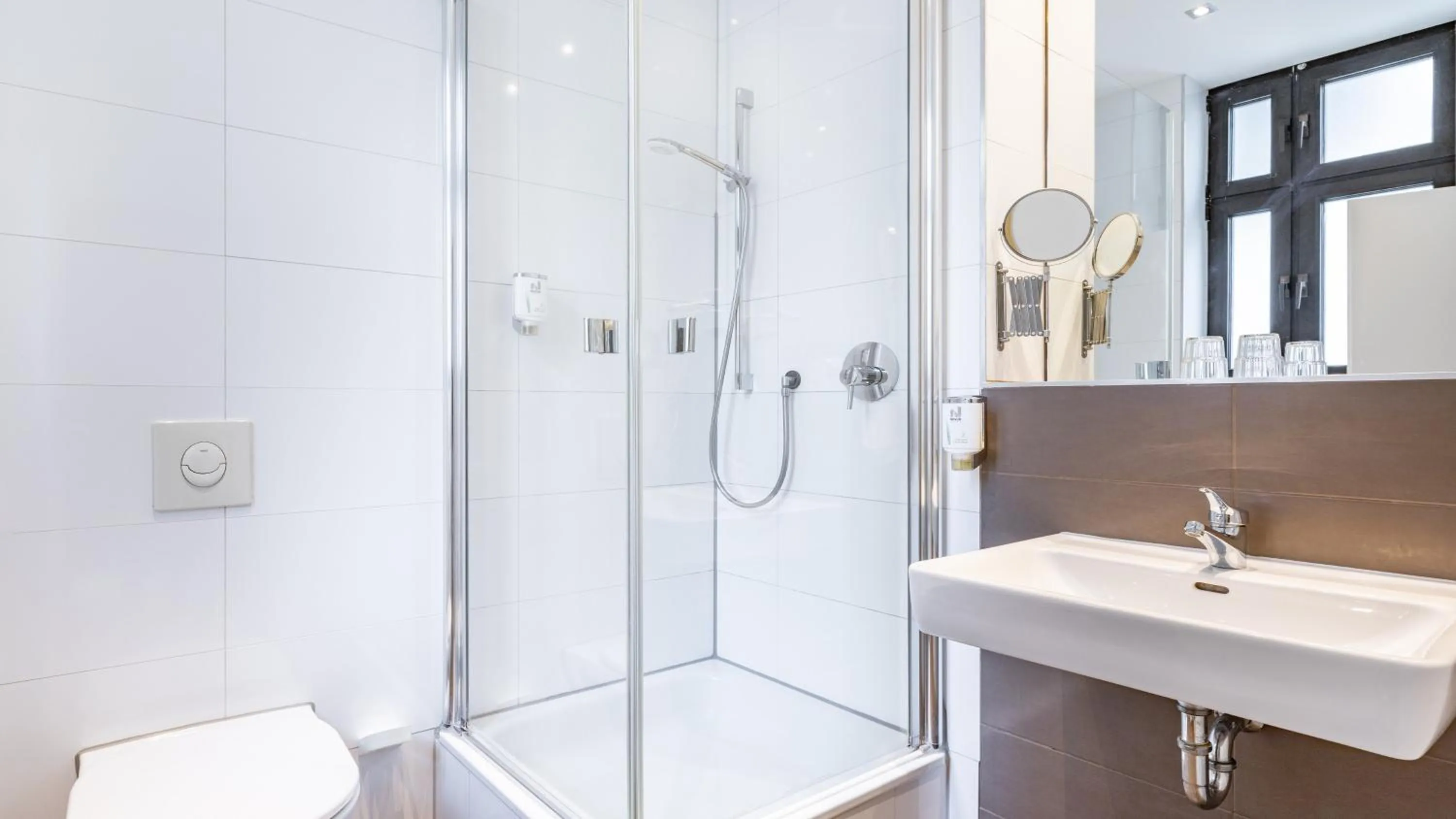 Bathroom in Garner Hotel Dusseldorf - Main Station by IHG