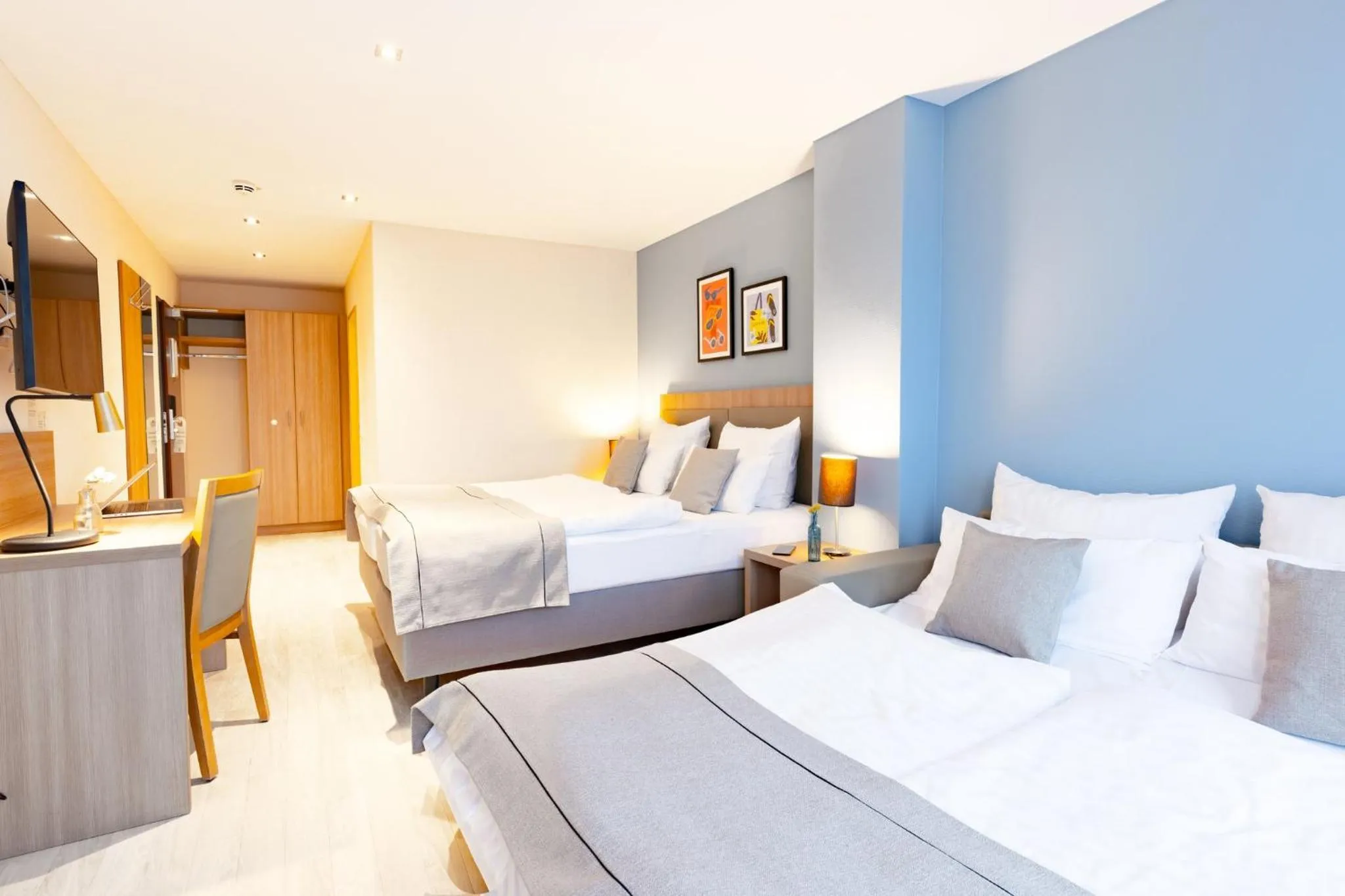 Photo of the whole room, Bed in Garner Hotel Dusseldorf - Main Station by IHG