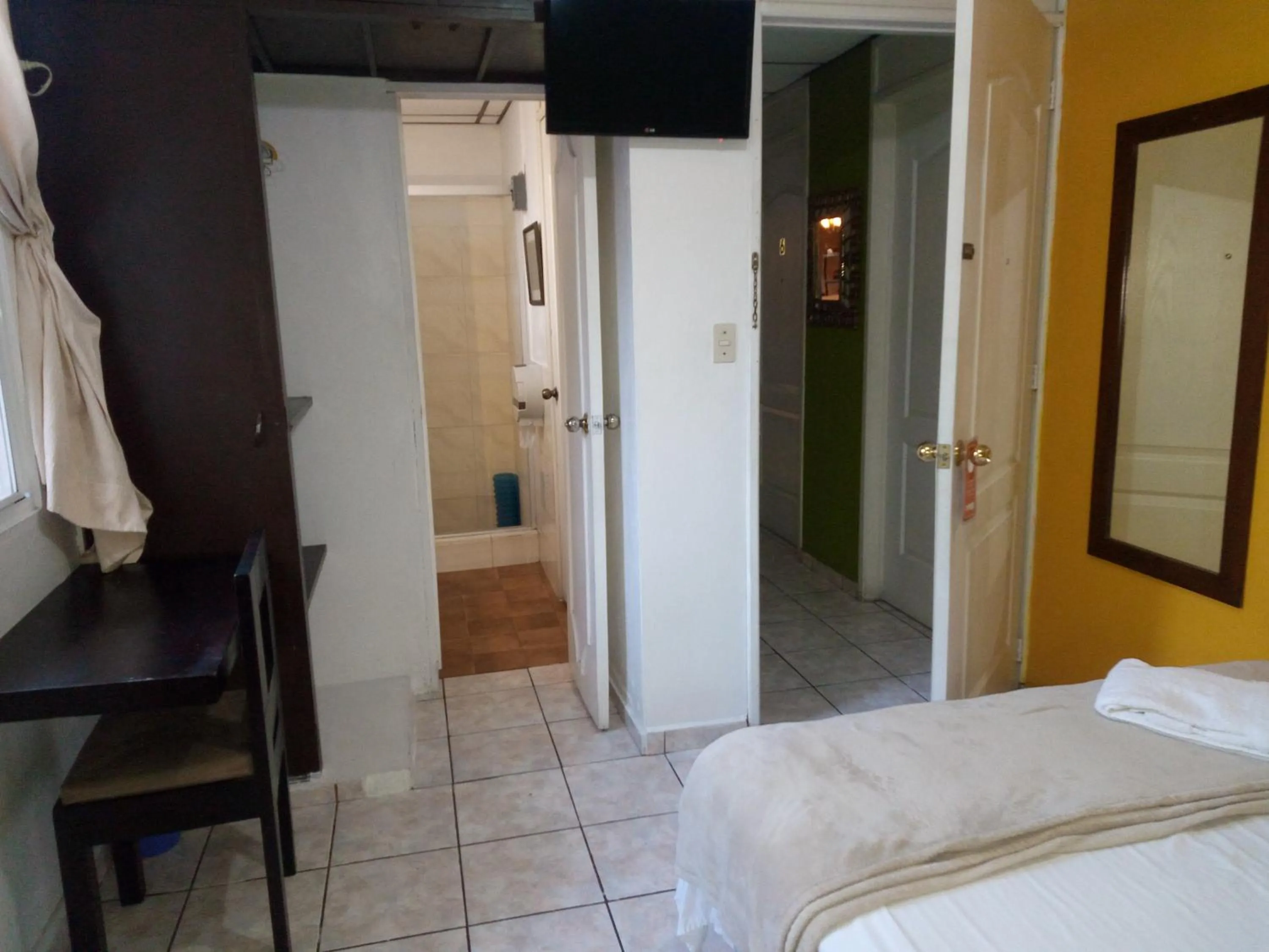 Photo of the whole room, Bed in Hotel Tazumal House