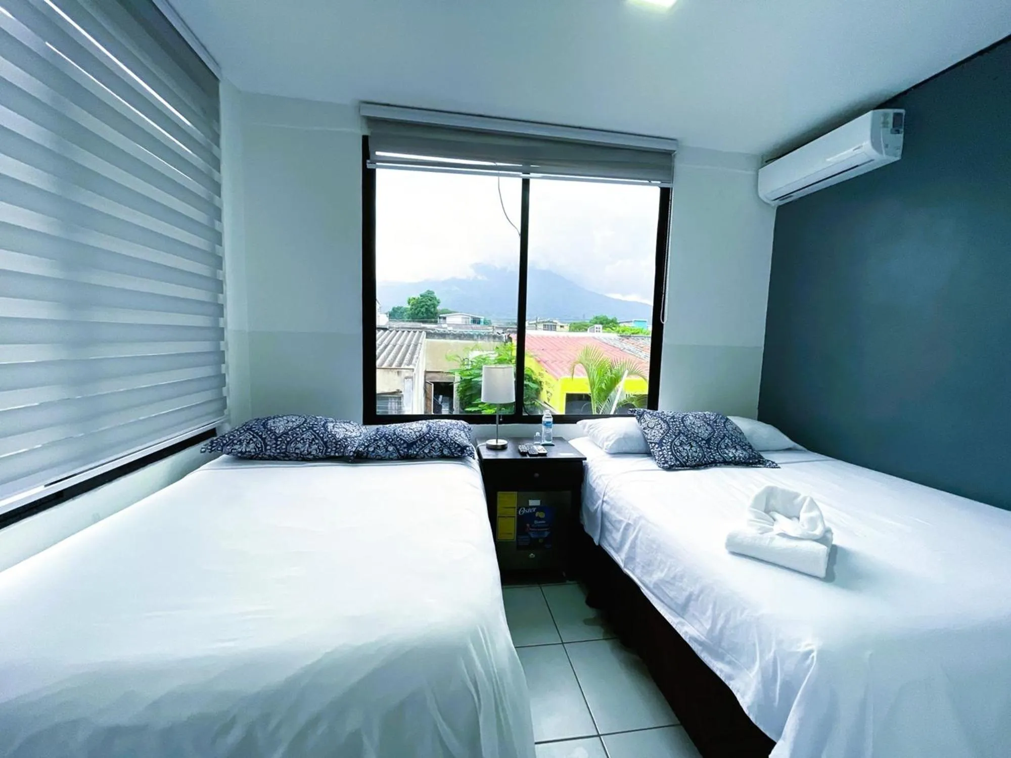 Staff, Bed in Hotel Tazumal House