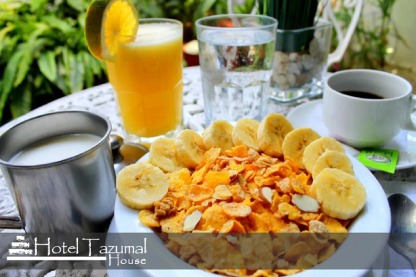 Breakfast in Hotel Tazumal House
