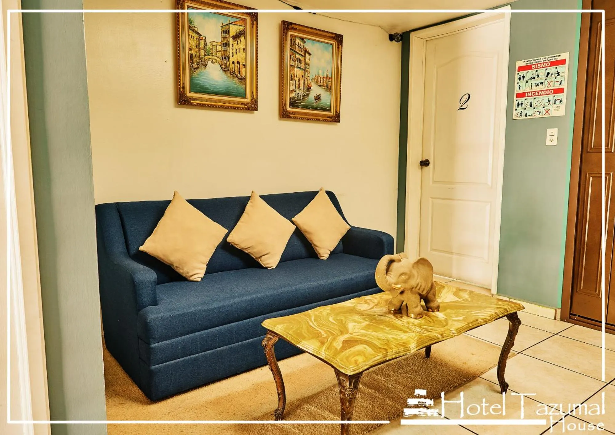 Living room in Hotel Tazumal House